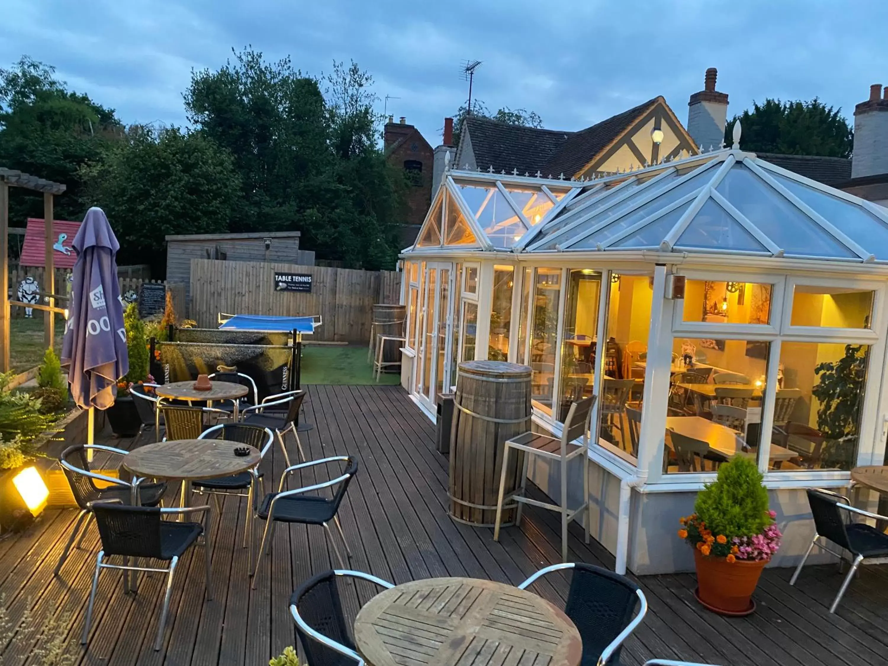 Garden, Restaurant/Places to Eat in Shenstone Lodge