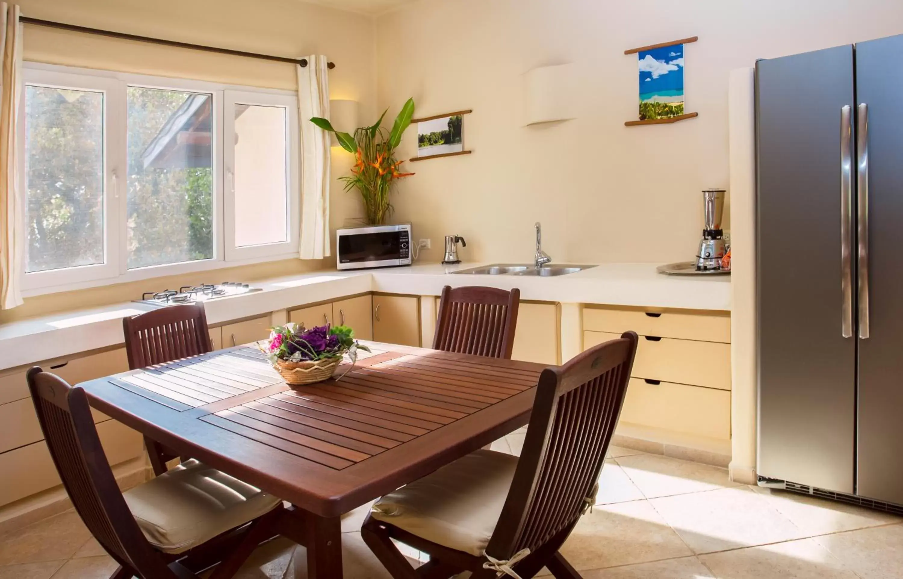 Kitchen or kitchenette, Dining Area in Hotel Alisei