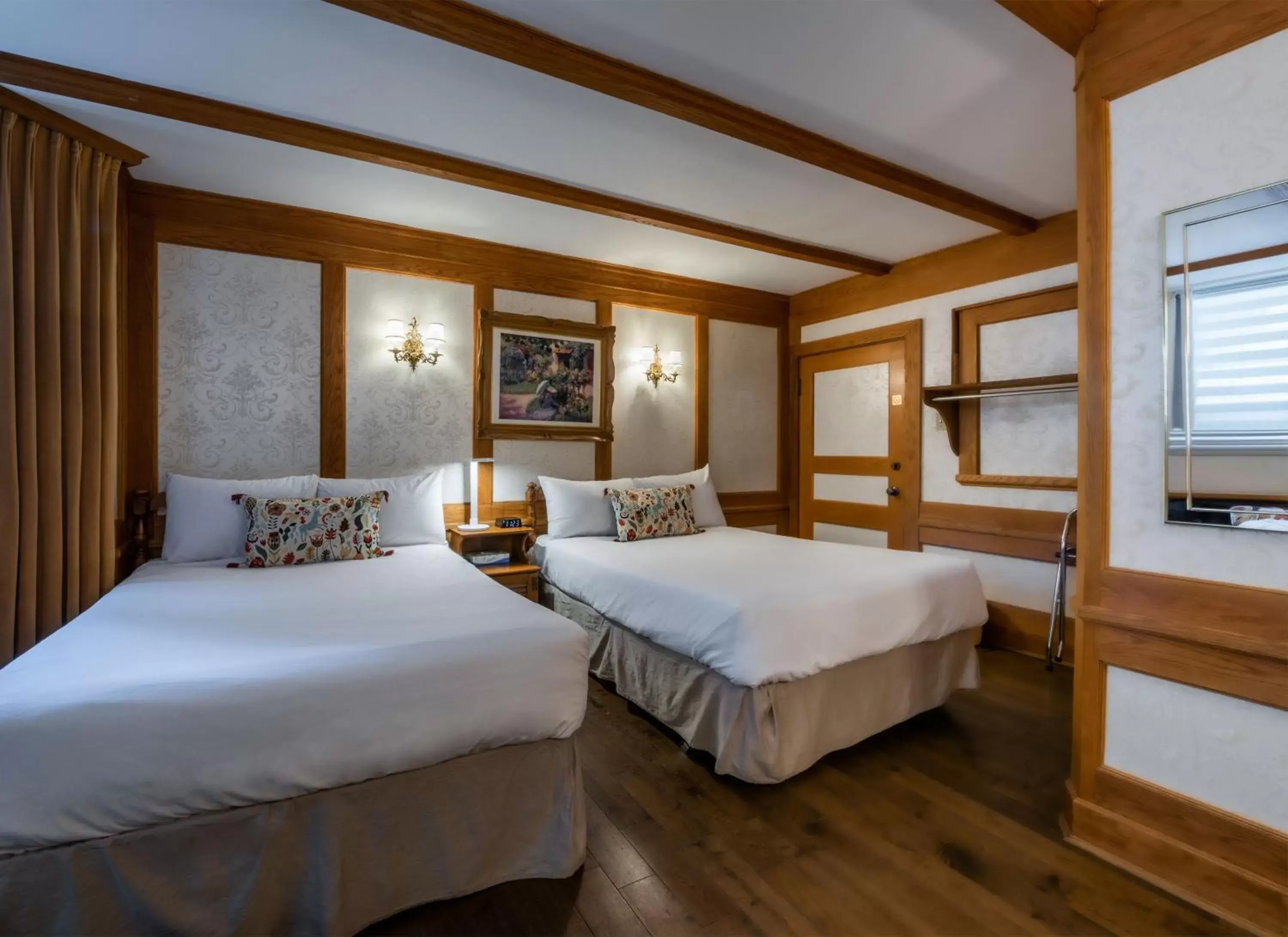 Bedroom, Bed in Le Chateau de Pierre