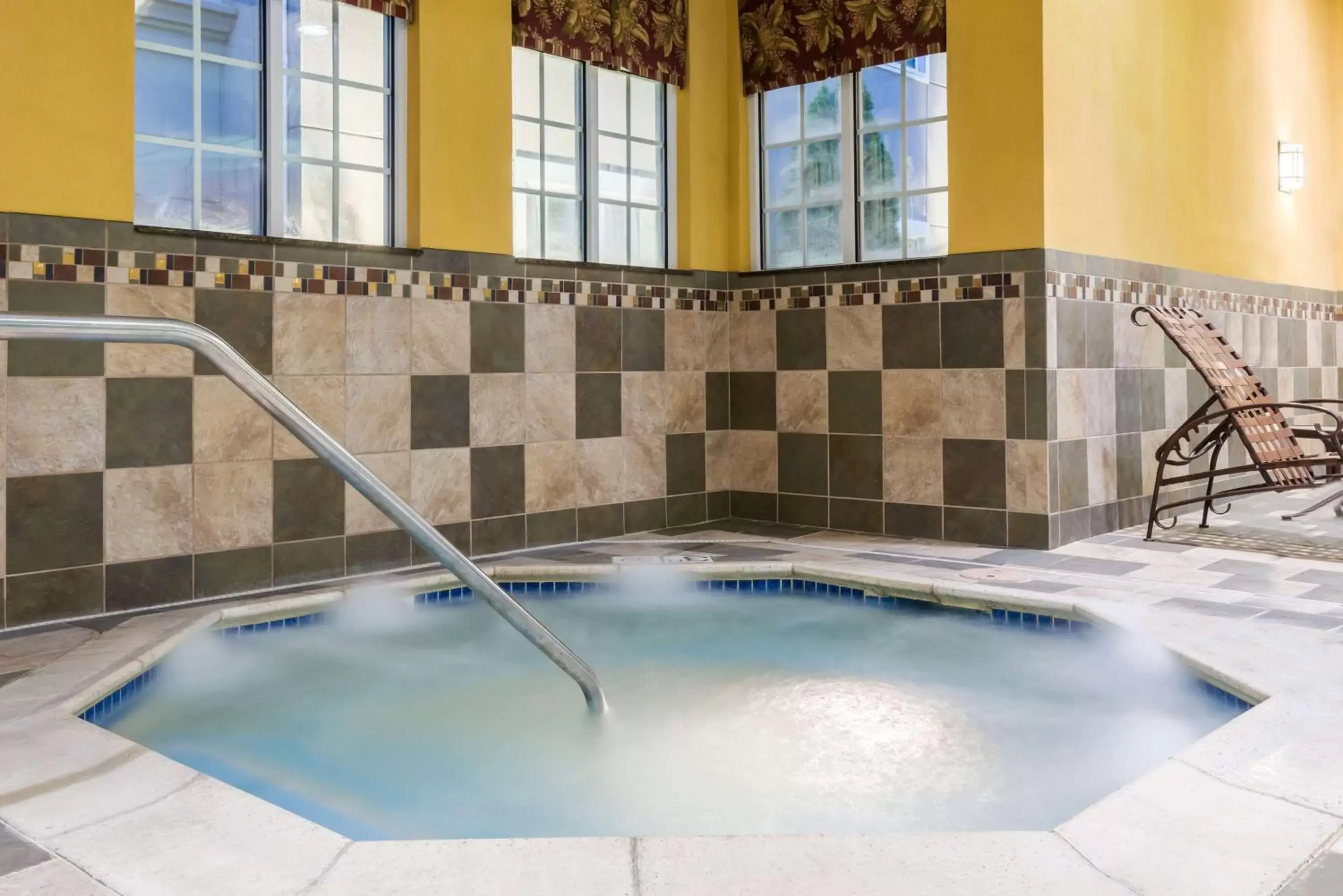 Sports, Swimming Pool in Homewood Suites by Hilton Holyoke-Springfield/North