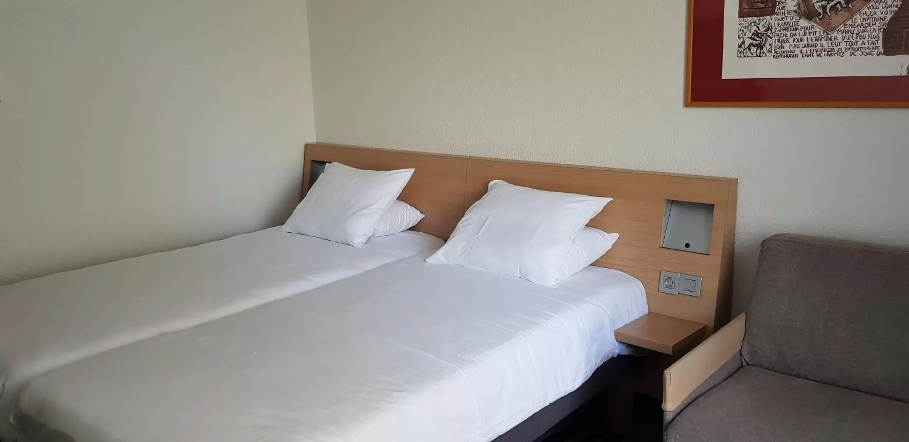 Bed in Novotel Narbonne Sud A9/A61