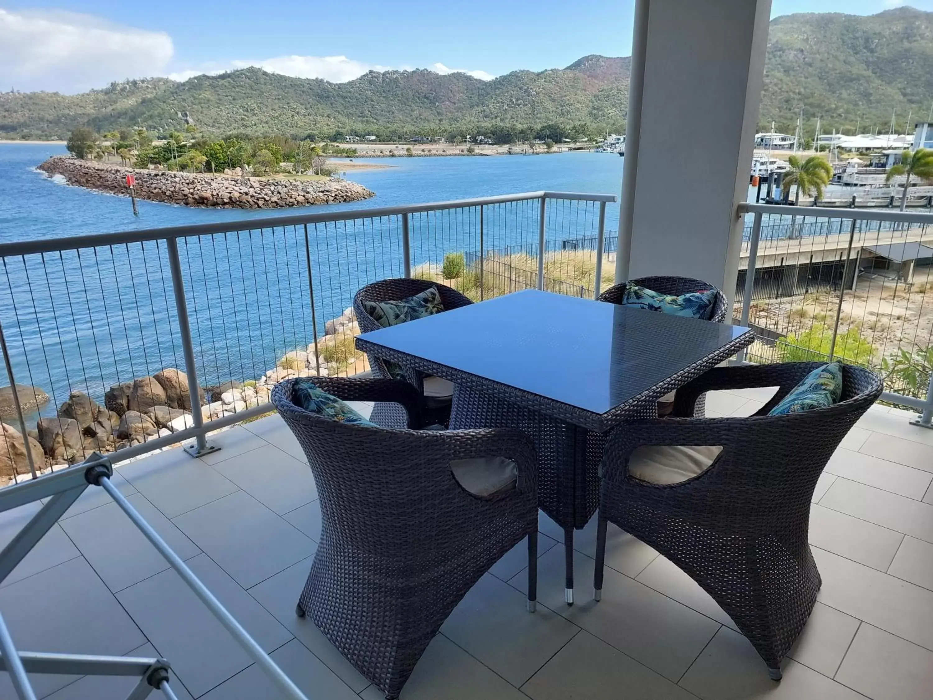 Natural landscape, Balcony/Terrace in Grand Mercure Apartments Magnetic Island