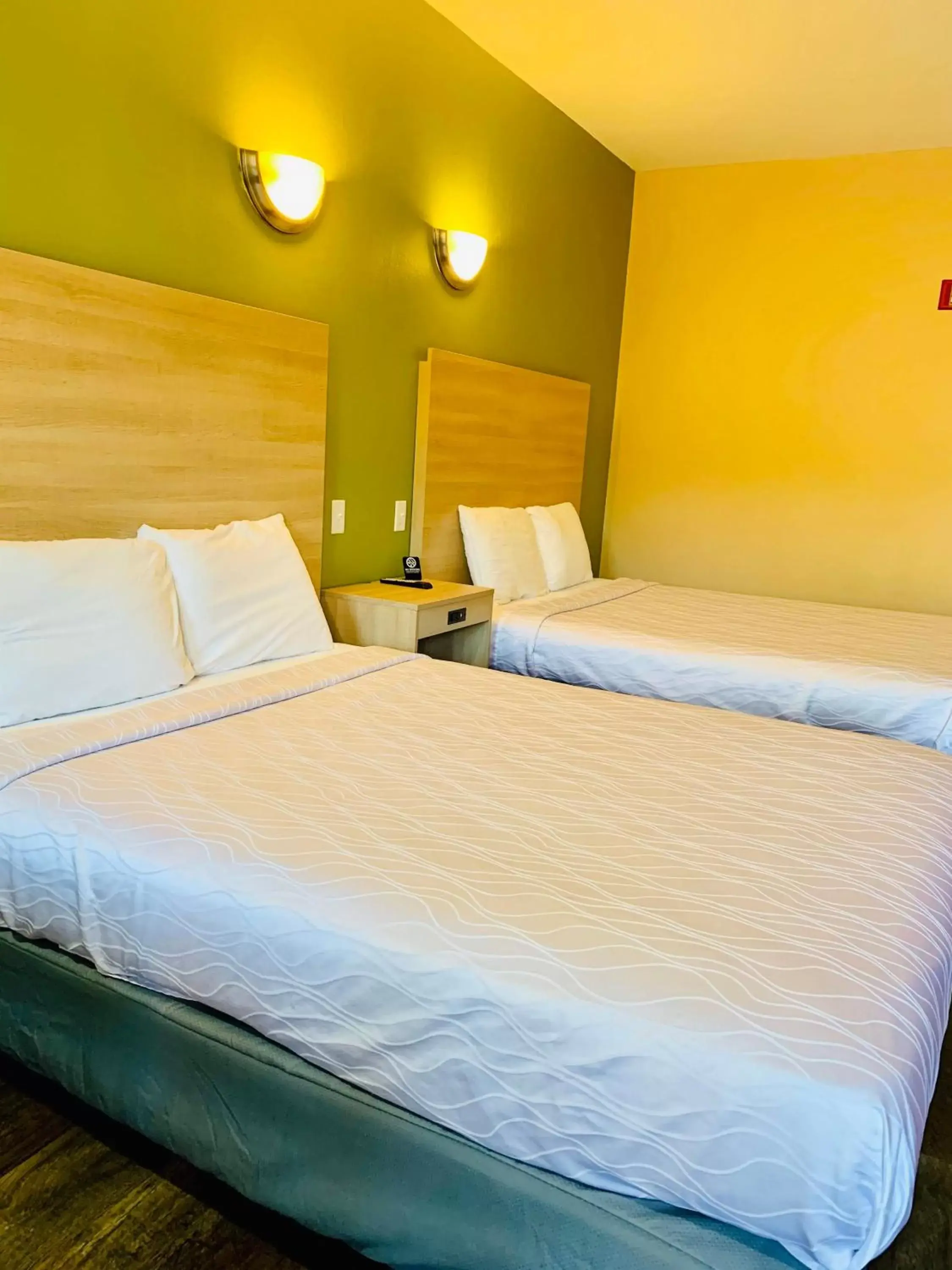 Bed in Weston Inn & Suites Bed in Weston Inn & Suites