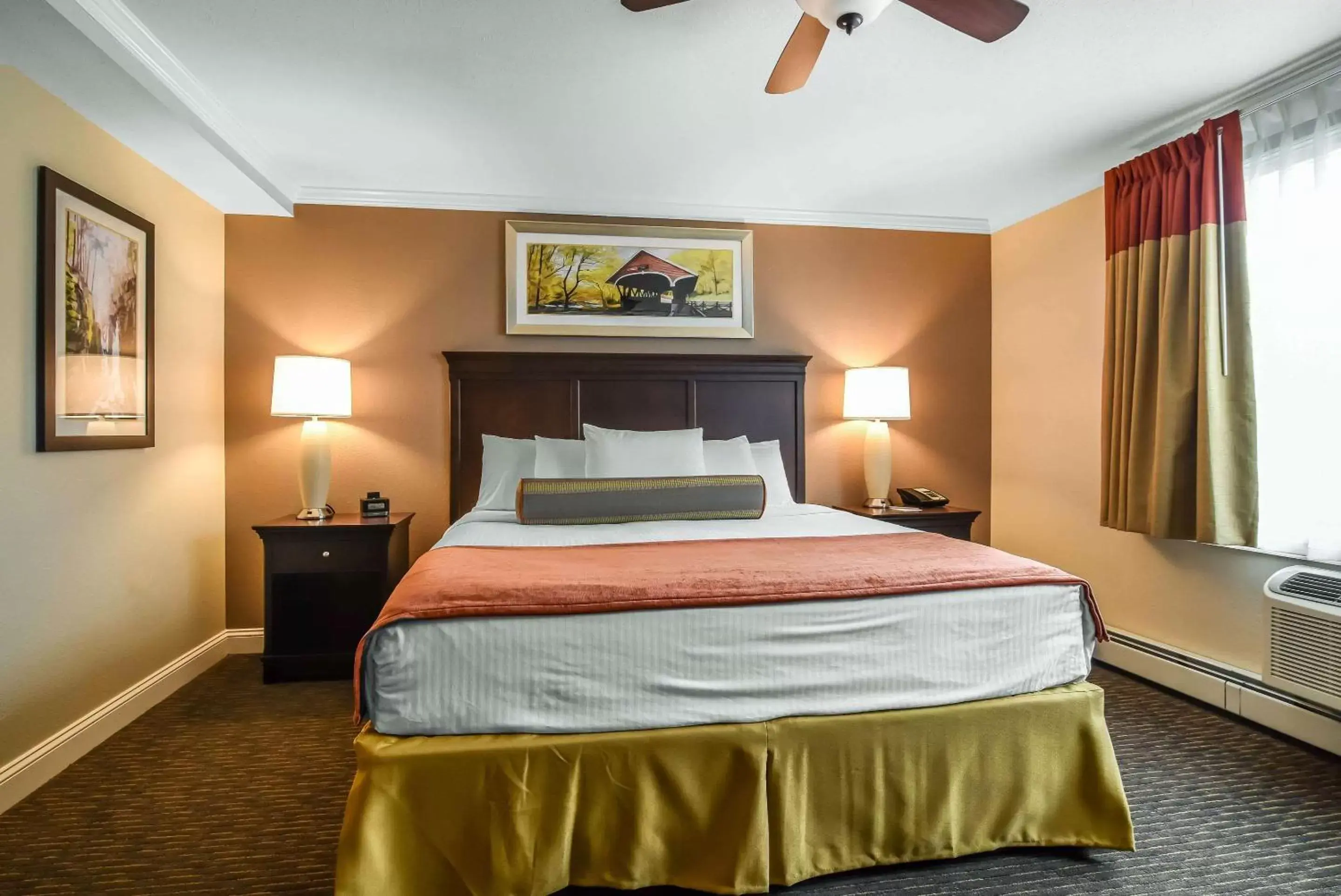 Photo of the whole room, Bed in South Mountain Resort