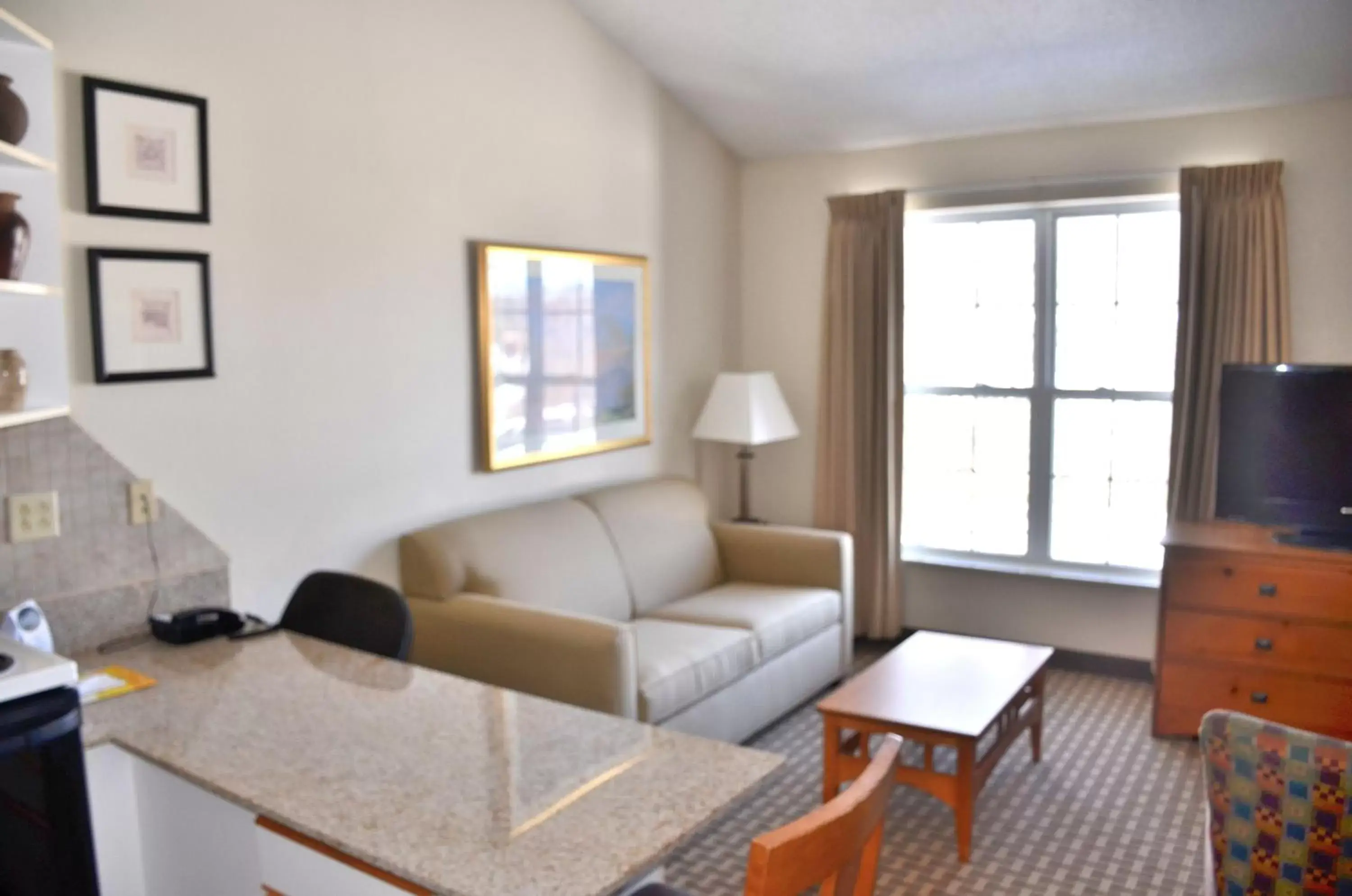 Living room, Seating Area in Cresthill Suites Syracuse