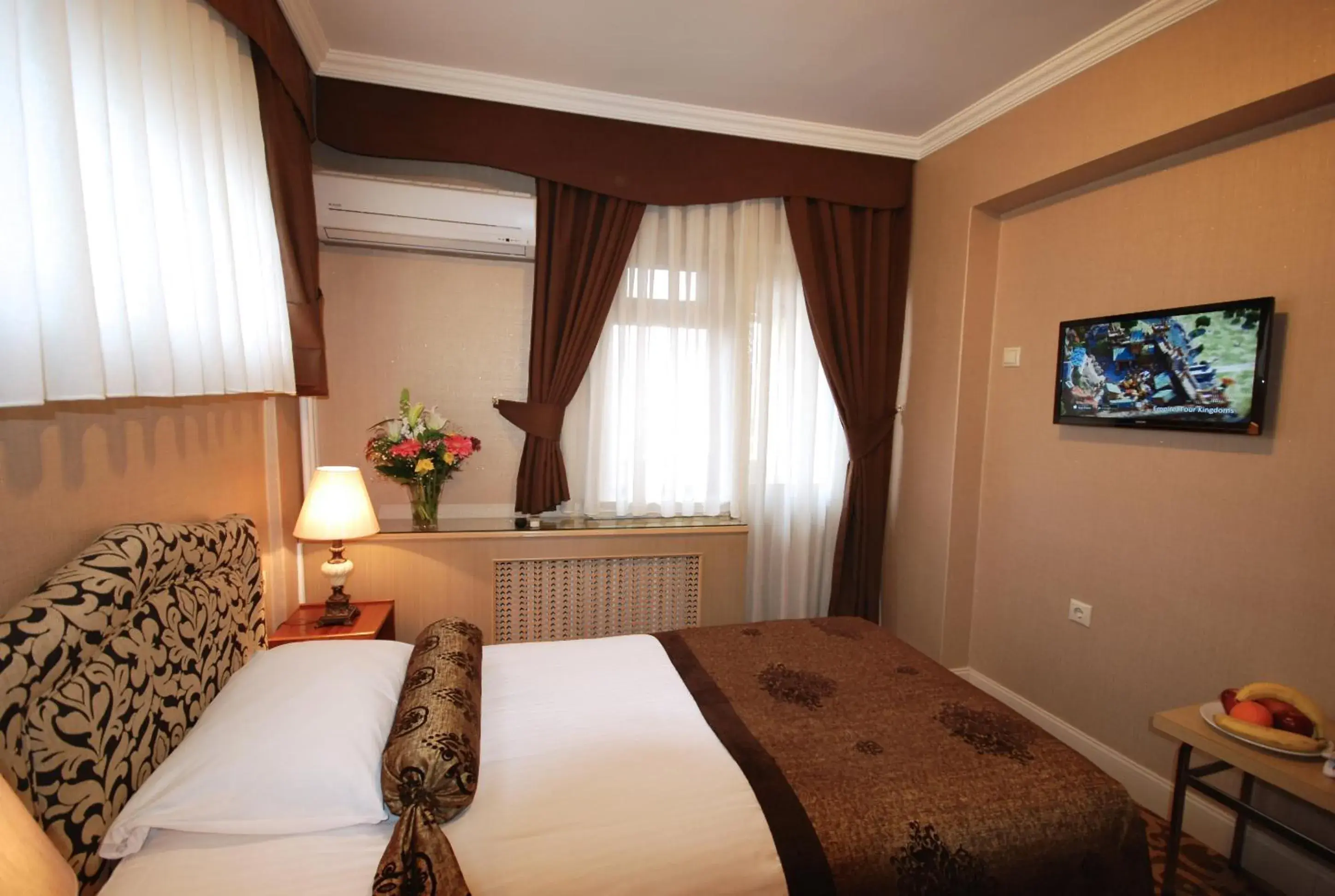 Photo of the whole room, Bed in Hotel Mithat
