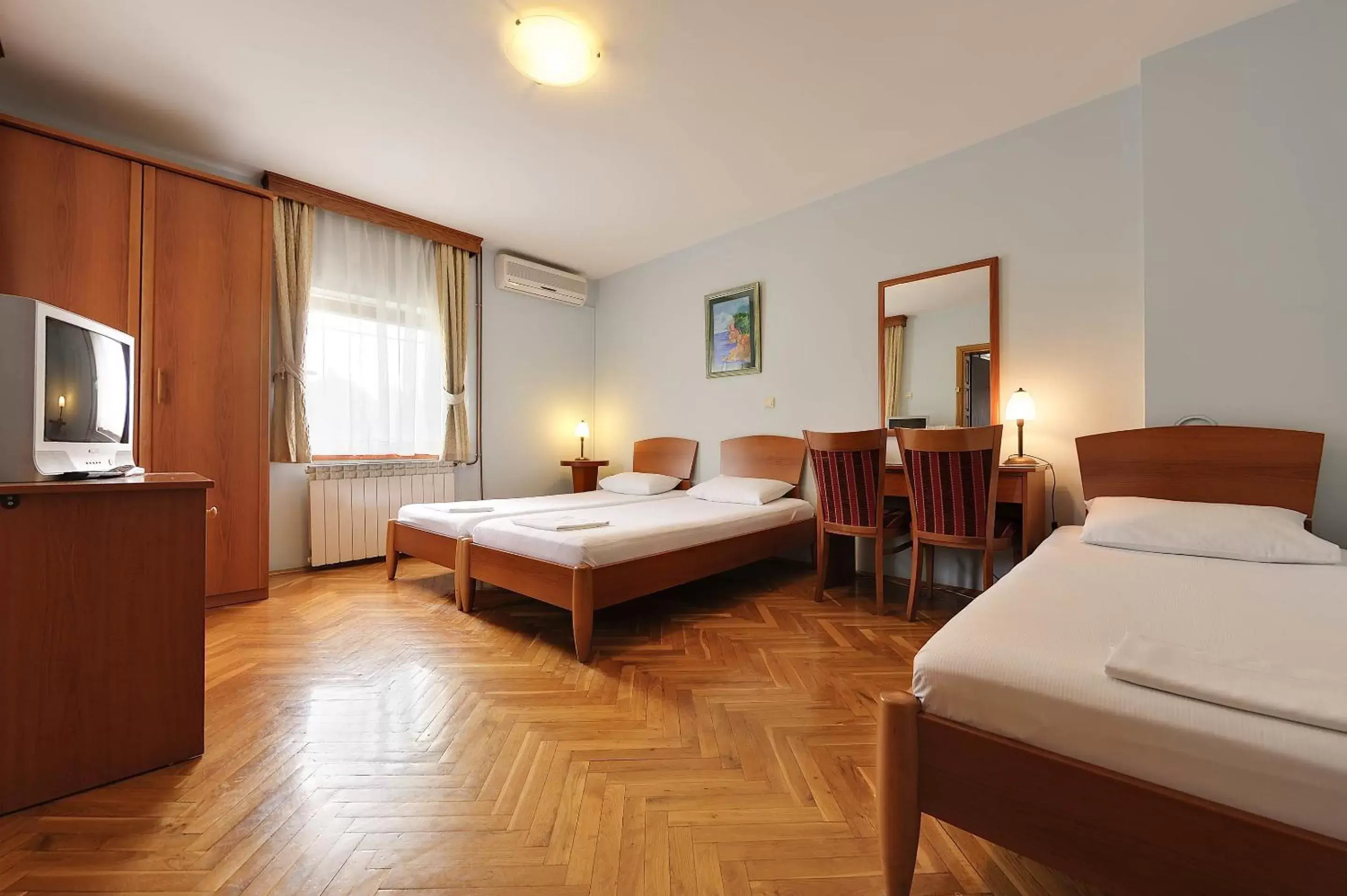 Triple Room in Hotel Sucevic Garni Triple Room in Hotel Sucevic Garni