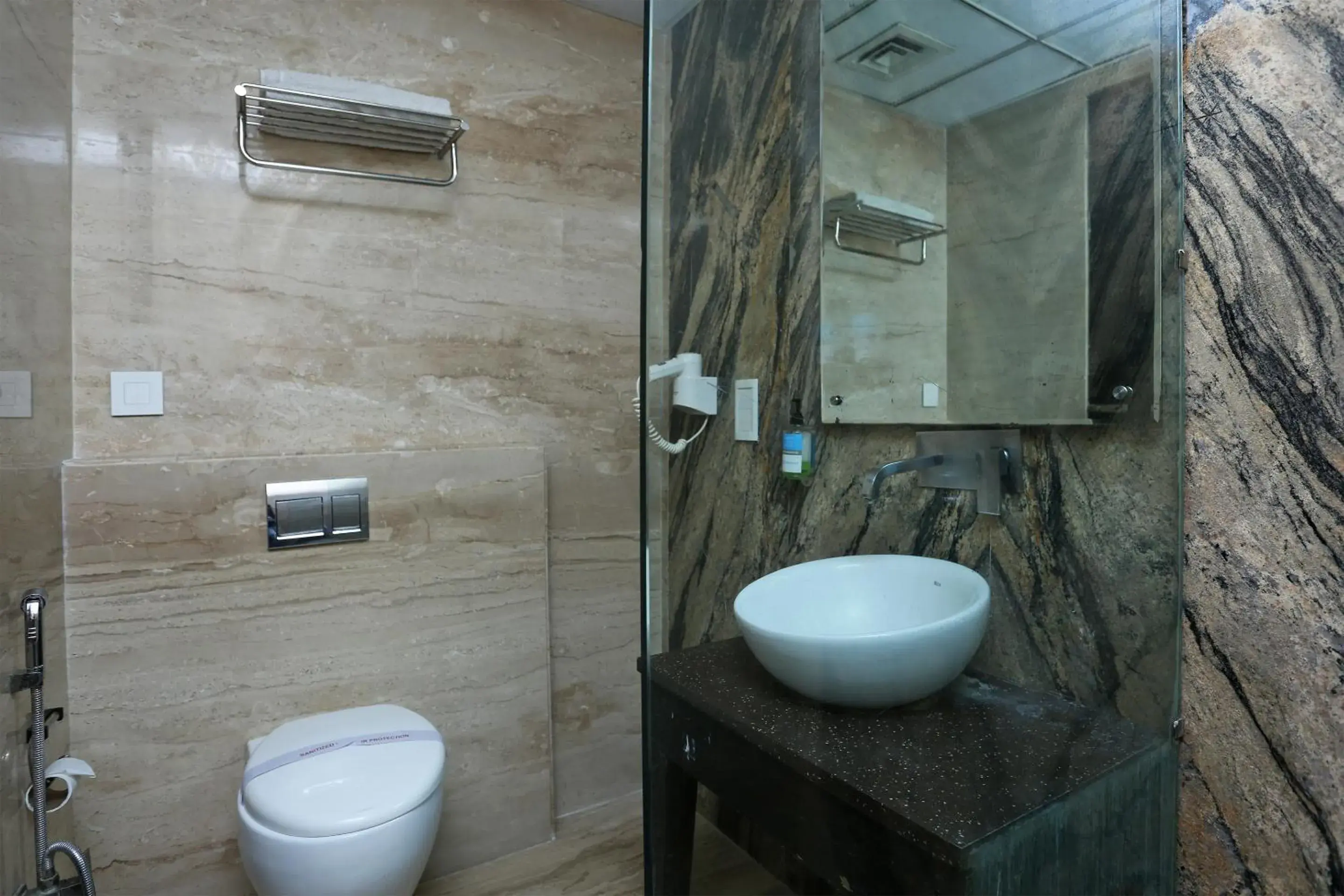 Bathroom in Hotel Uppal International - New Delhi Railway Station - Paharganj