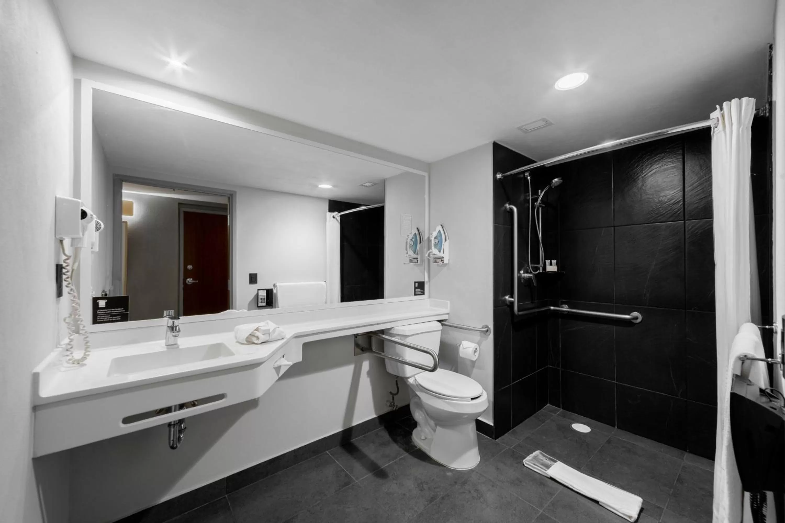 Bathroom in City Express Plus by Marriott Guadalajara Palomar