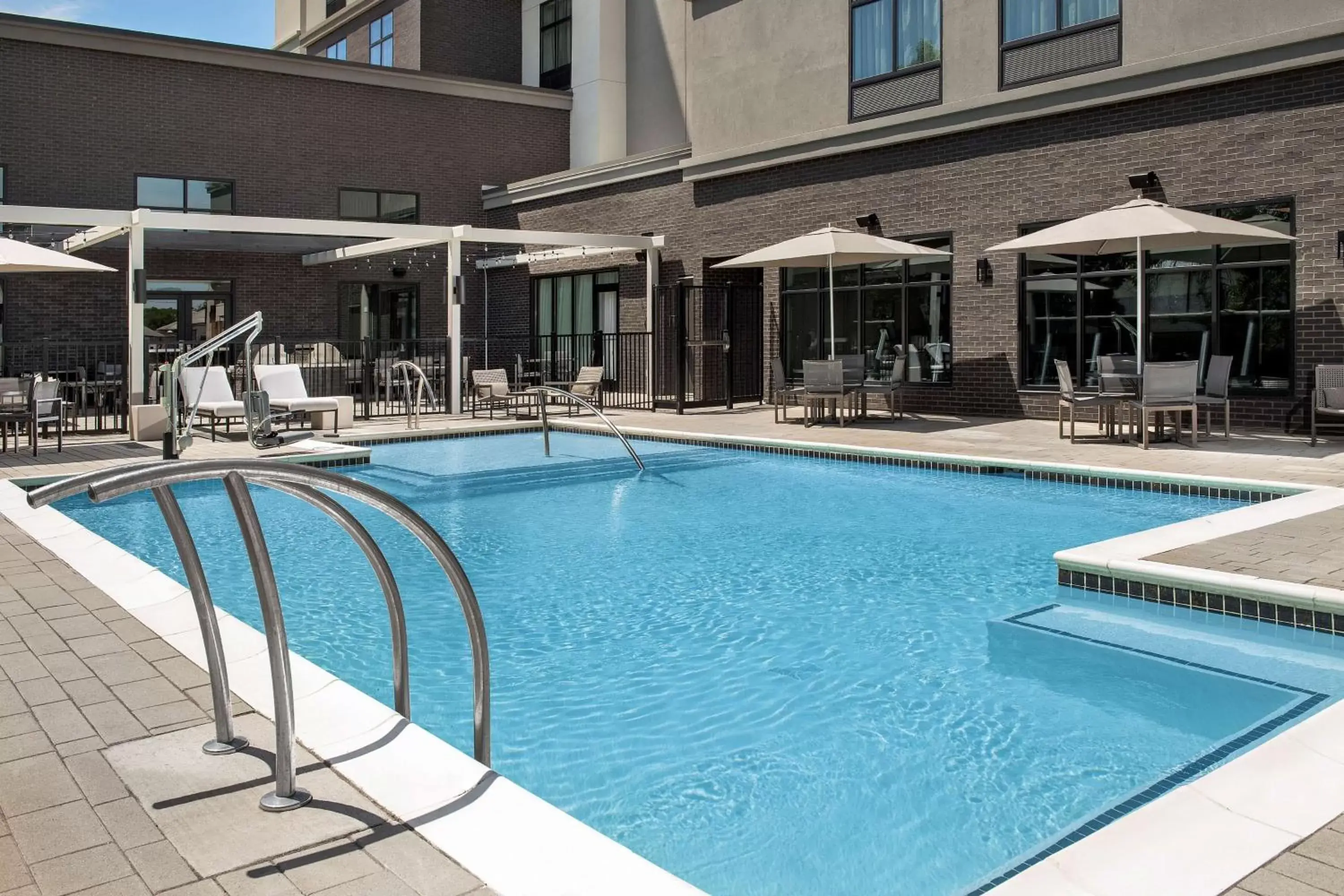Swimming Pool in Homewood Suites By Hilton Louisville Airport