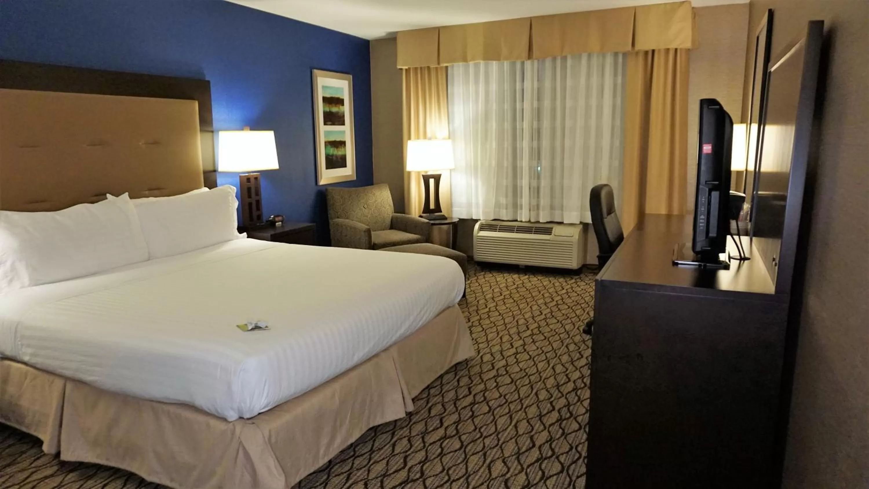 Photo of the whole room, Bed in Holiday Inn Express & Suites Gibson by IHG