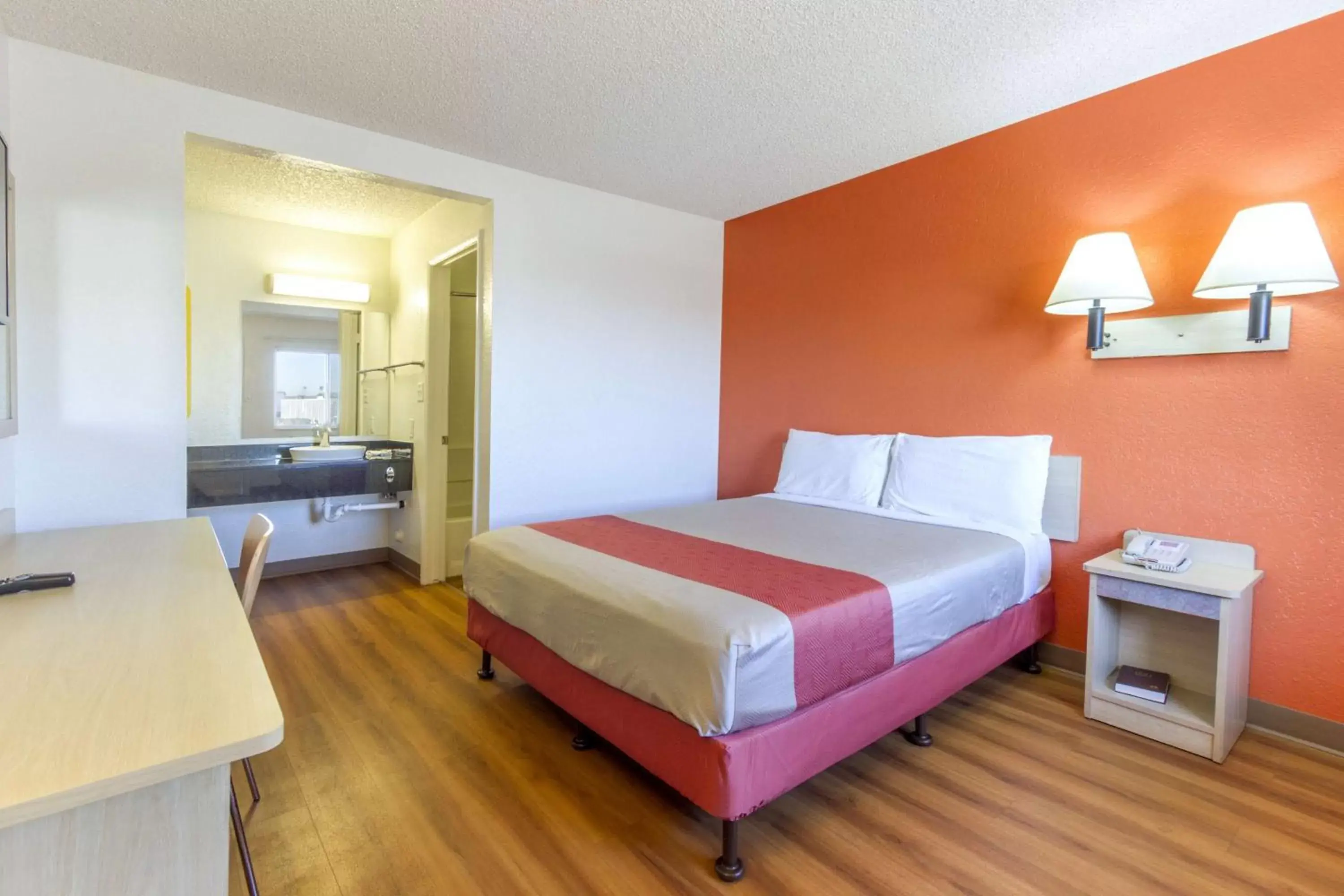Photo of the whole room, Room Photo in Motel 6-Phoenix, AZ - Airport - 24th Street