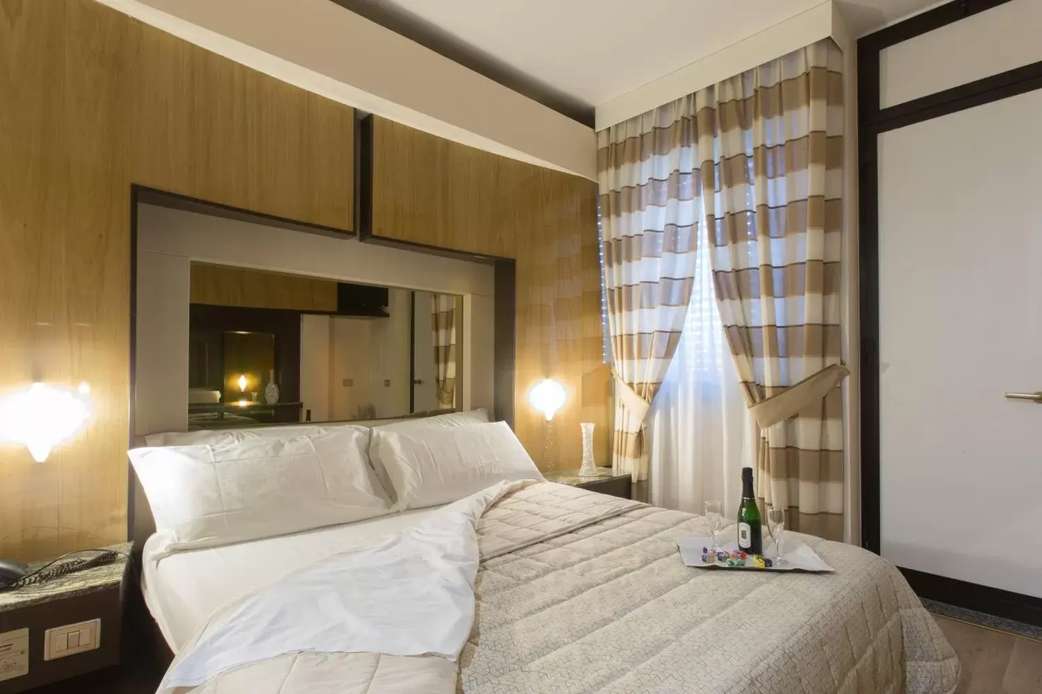 Photo of the whole room, Bed in Airport Hotel Malpensa