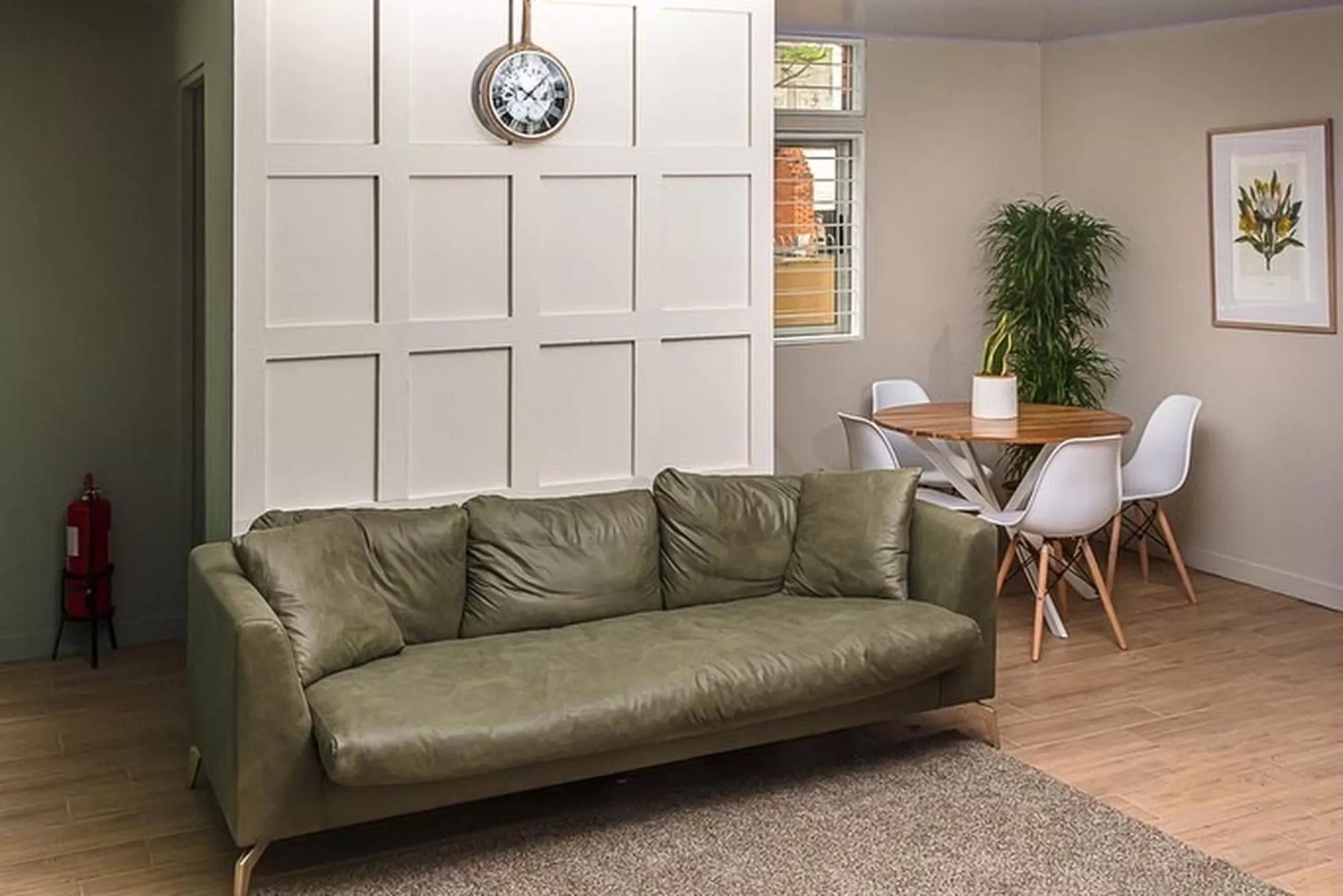 Communal lounge/ TV room in Otoya 1907 Hotel