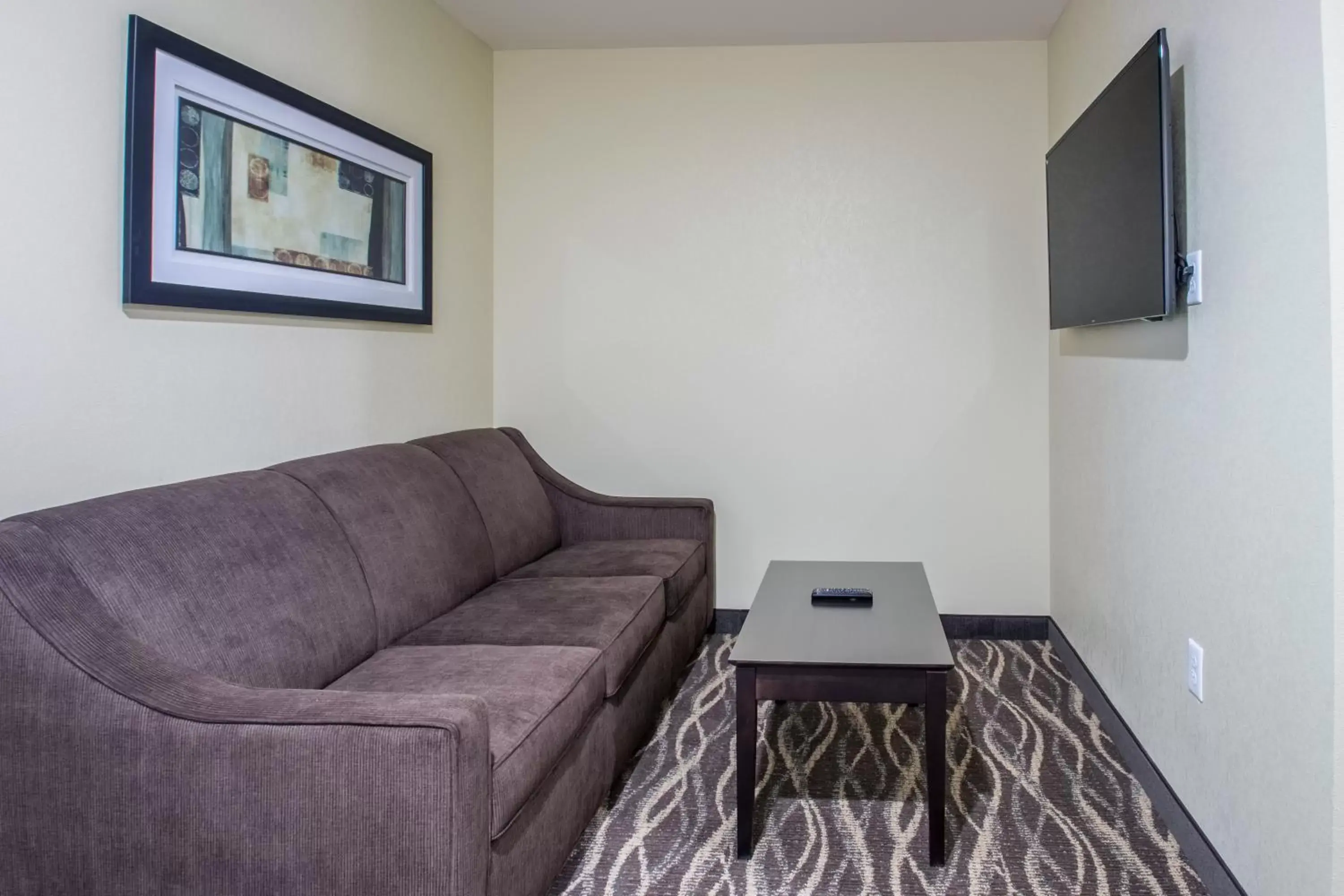 TV and multimedia, Seating Area in Cobblestone Inn & Suites - St Marys