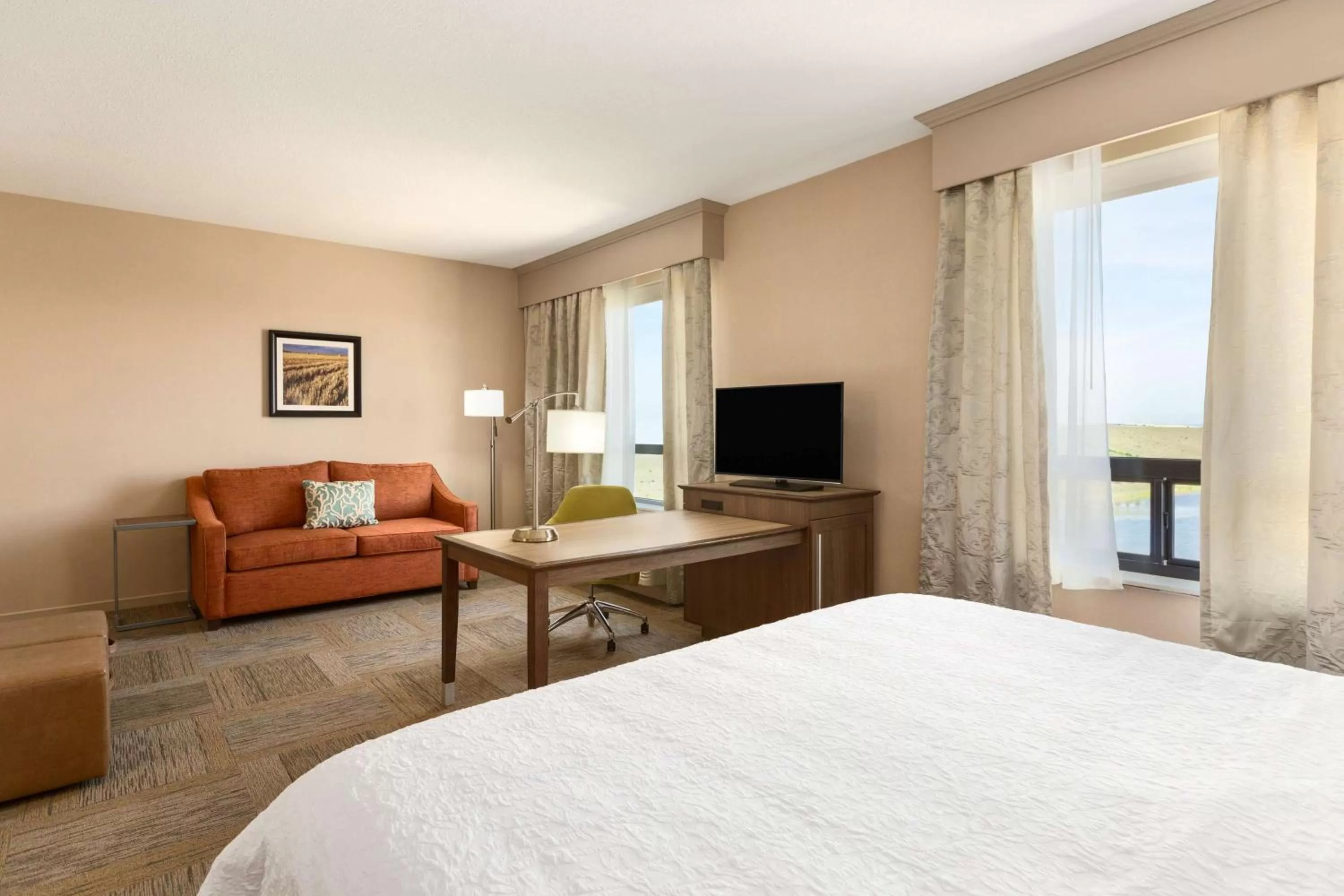 Bed in Hampton Inn by Hilton Edmonton/Sherwood Park