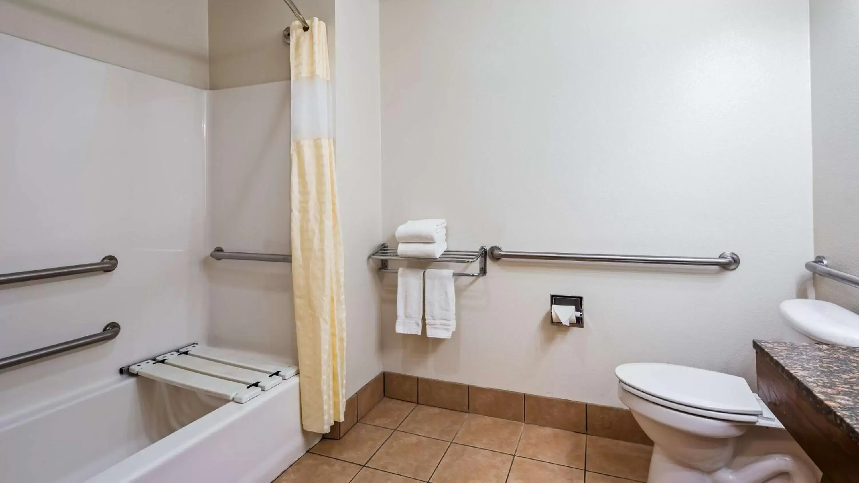 Bathroom in Best Western Clubhouse Inn & Suites