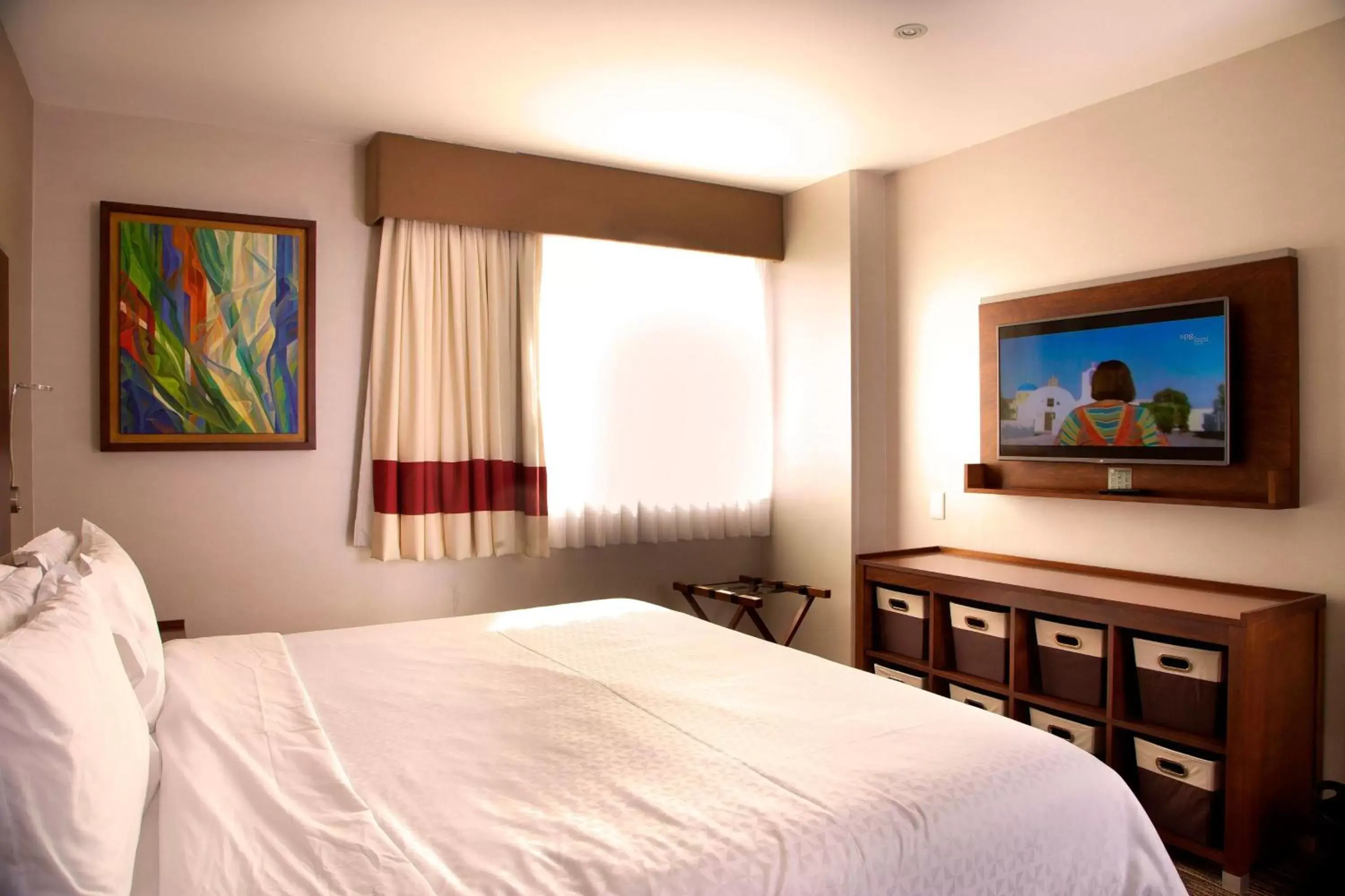 Photo of the whole room, Bed in Four Points by Sheraton Queretaro Norte