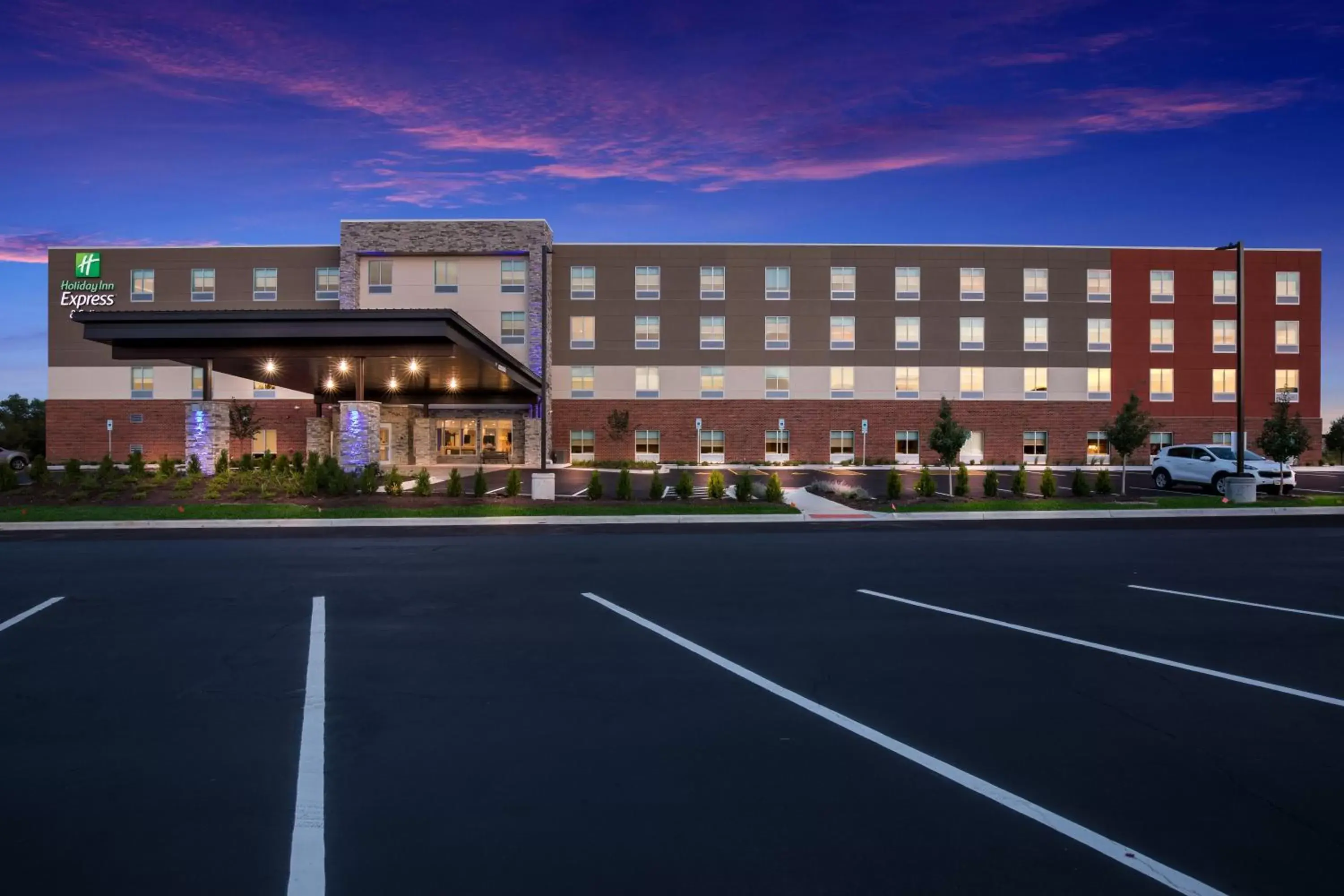 Property Building in Holiday Inn Express & Suites Chicago - Hoffman Estates, an IHG Hotel
