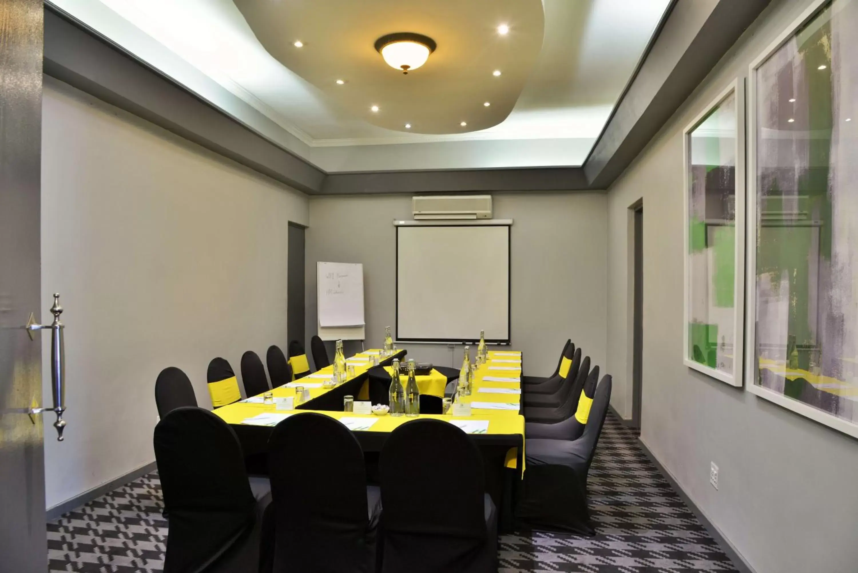 Meeting/conference room in Holiday Inn Johannesburg Airport, an IHG Hotel