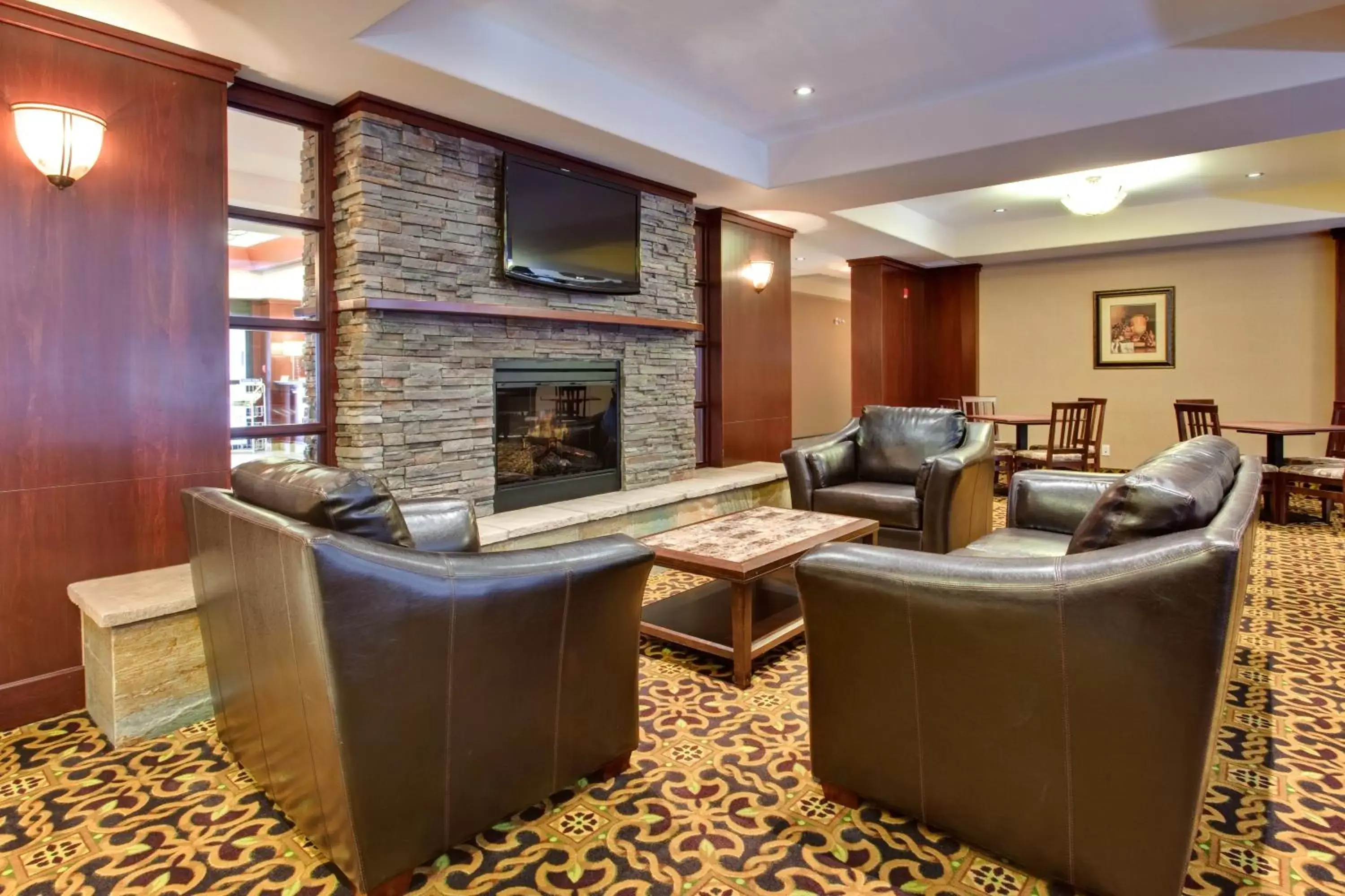 Breakfast, Lounge/Bar in Holiday Inn Express & Suites Whitecourt, an IHG Hotel