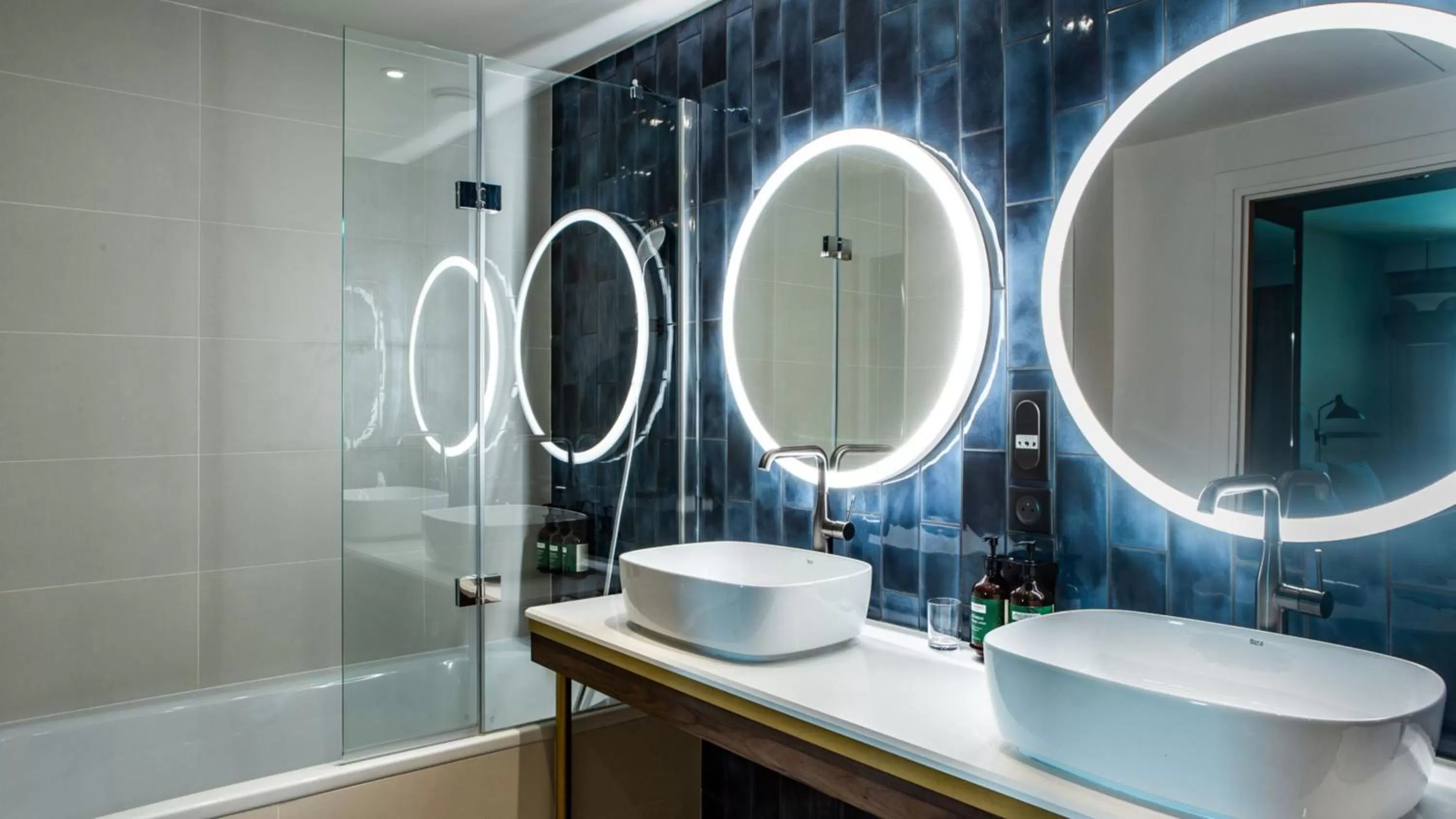 Photo of the whole room in Crowne Plaza - Nice - Grand Arenas by IHG