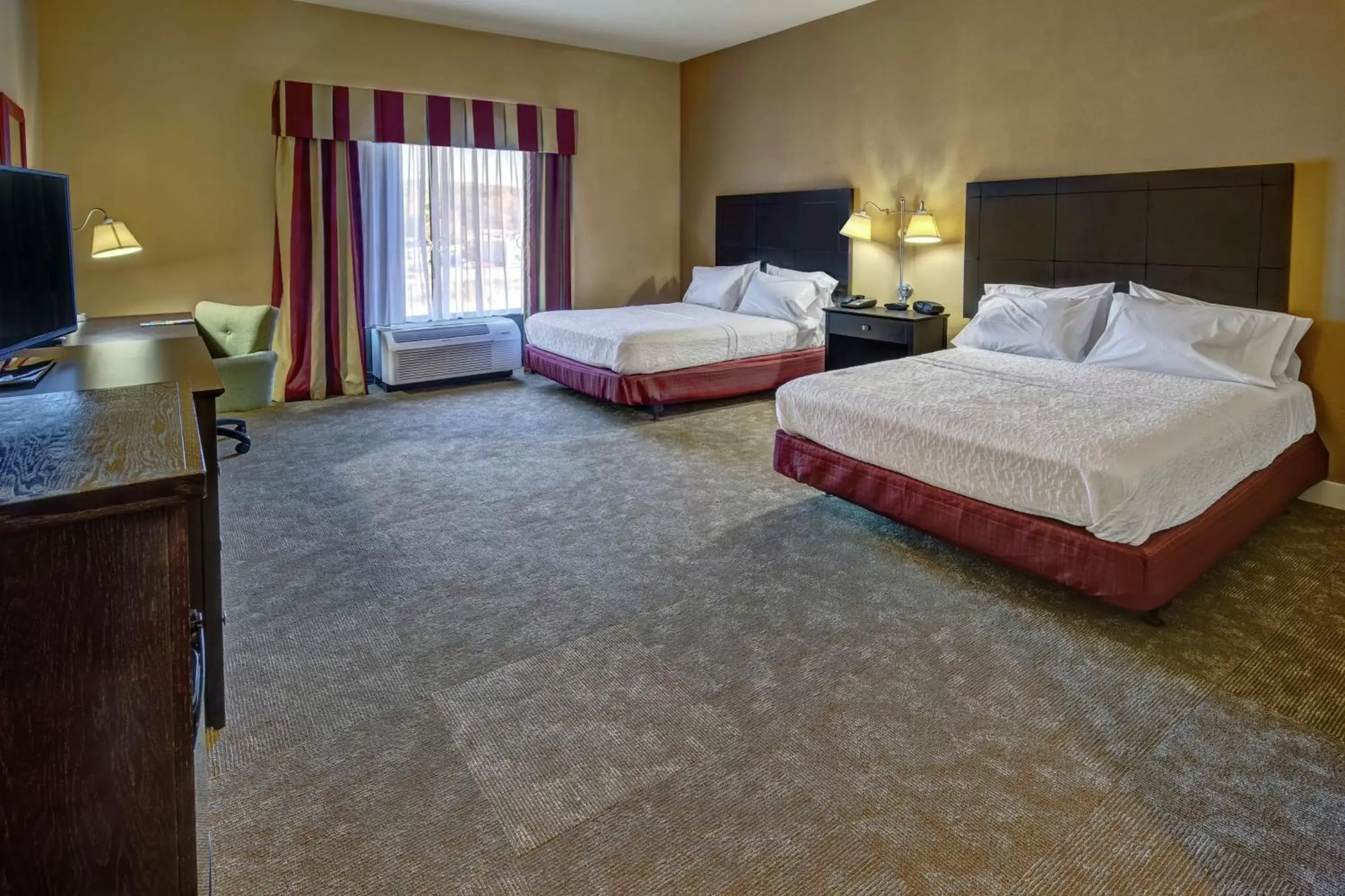Bedroom, Bed in Hampton Inn By Hilton Jacksonville