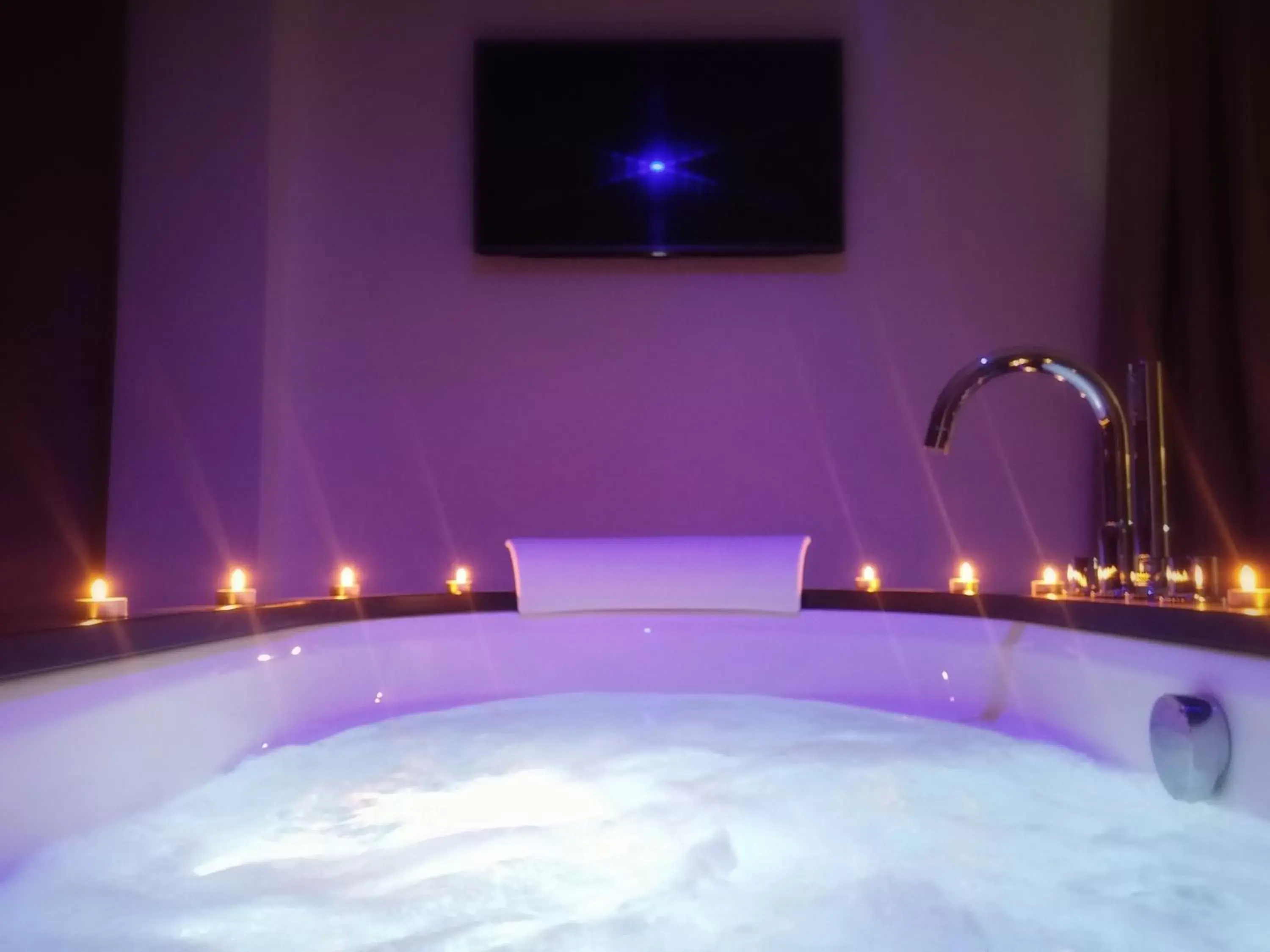 Hot Tub in MB Boutique Hotel - Adults Recommended