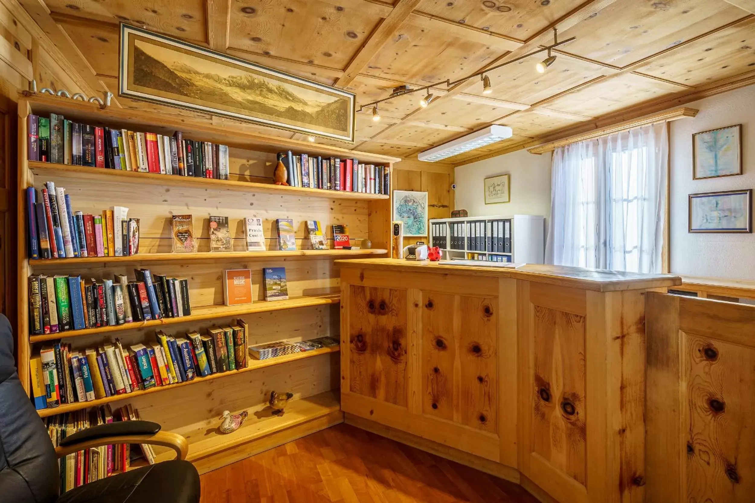 Lobby or reception, Library in Hotel Silvapina