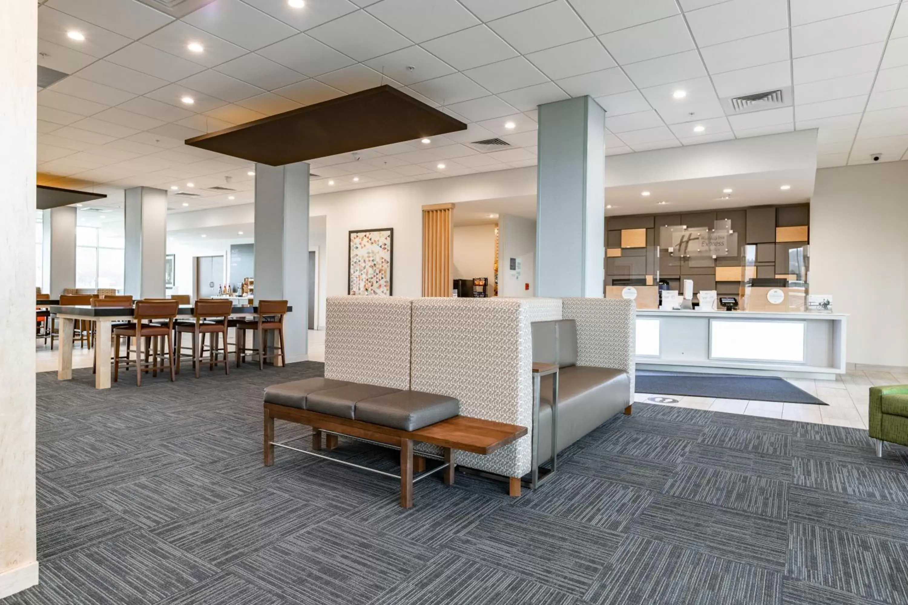 Lobby or reception in Holiday Inn Express & Suites - Moundsville, an IHG Hotel