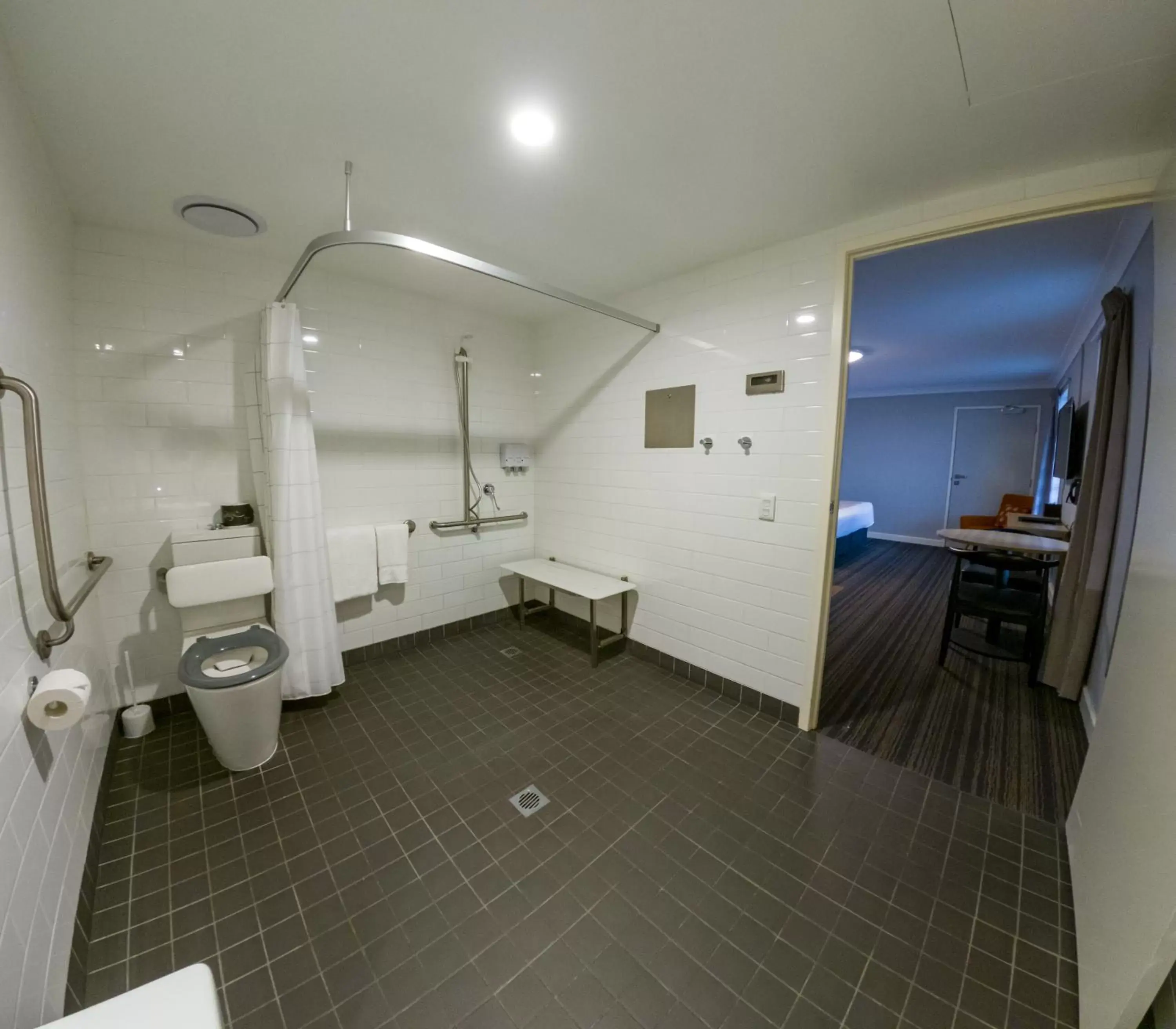 Shower, Bathroom in Potters Toowoomba Hotel