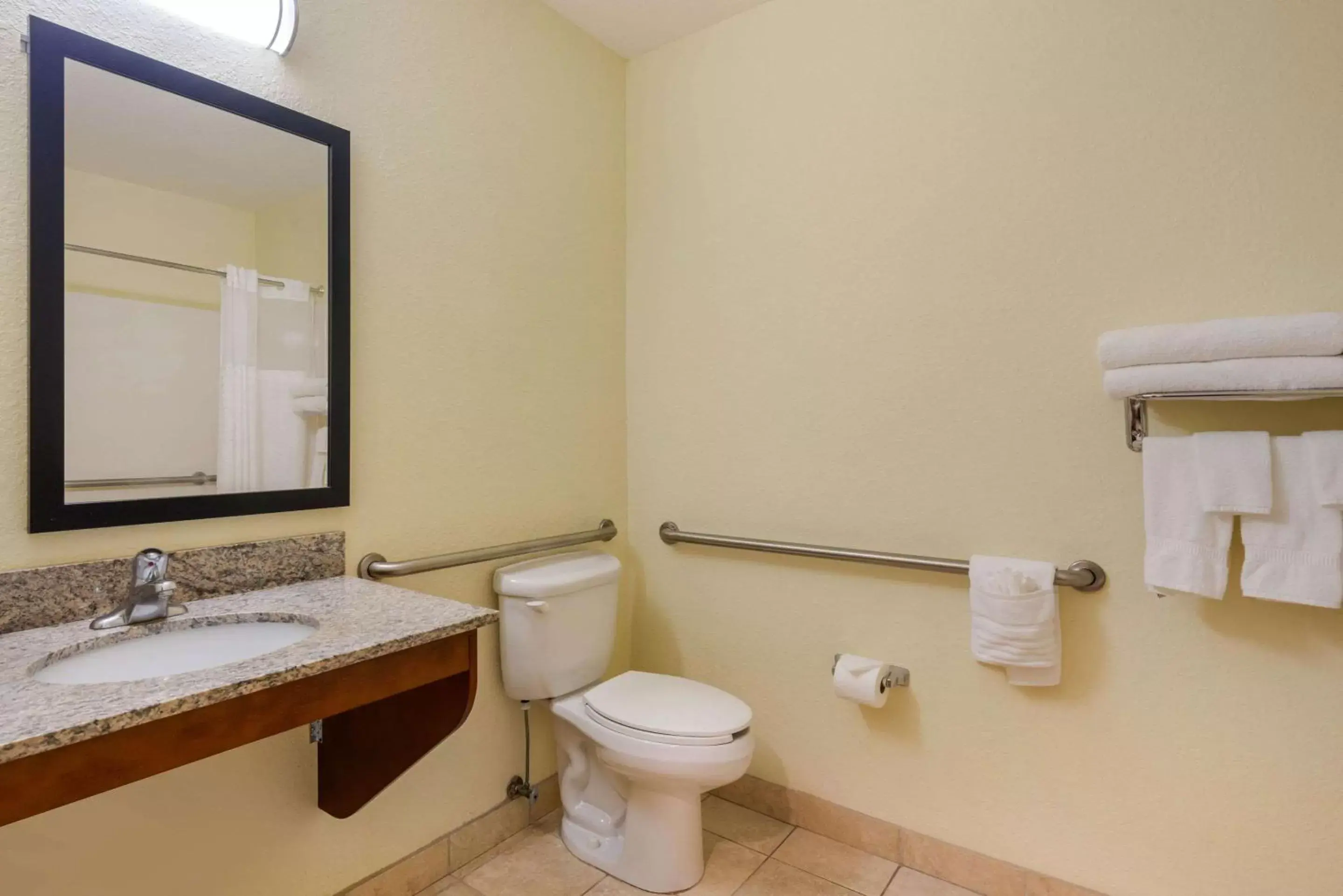 Photo of the whole room, Bathroom in Comfort Inn & Suites Northeast - Gateway