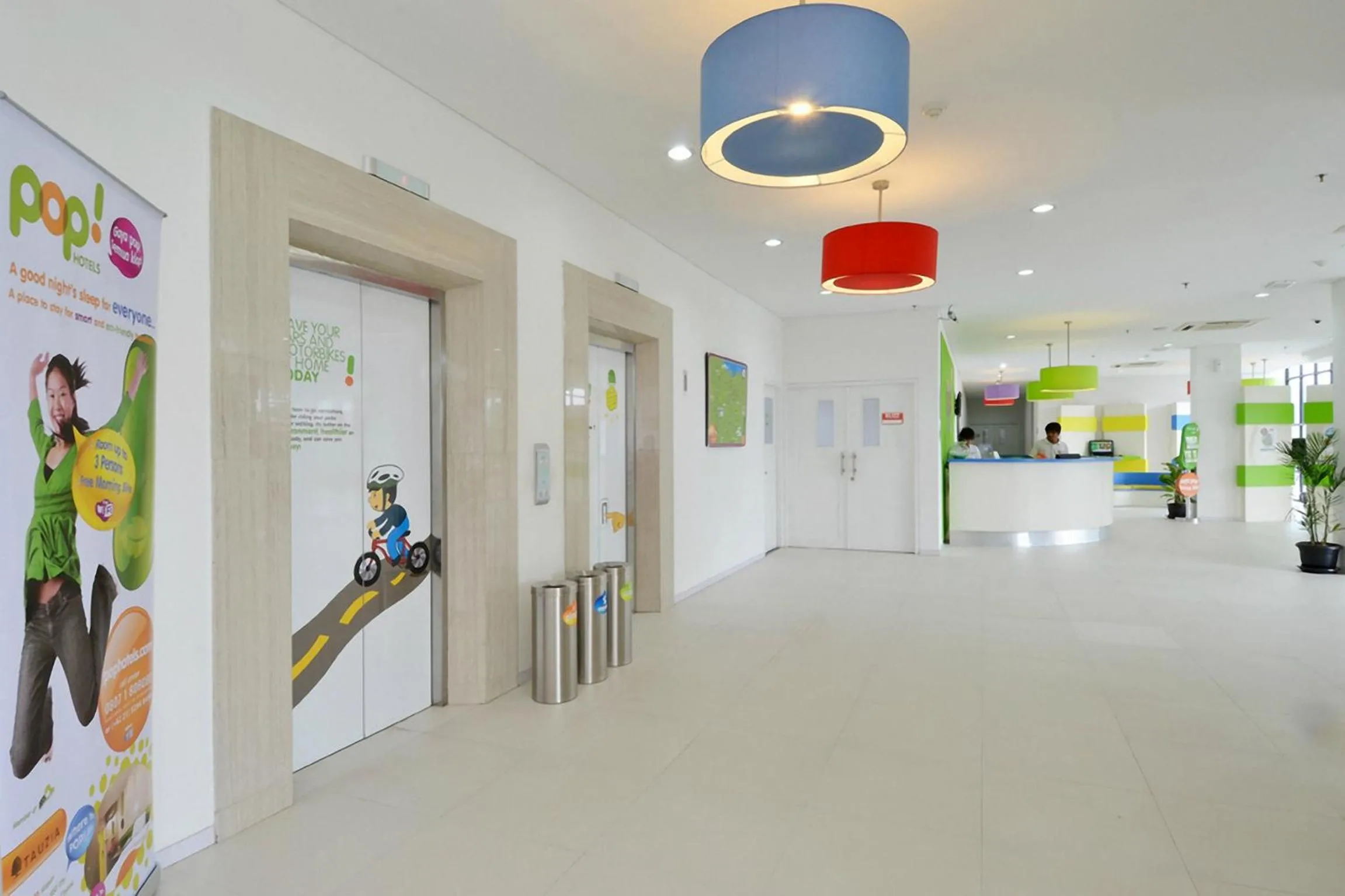 Facade/entrance in POP! Hotel Airport Jakarta