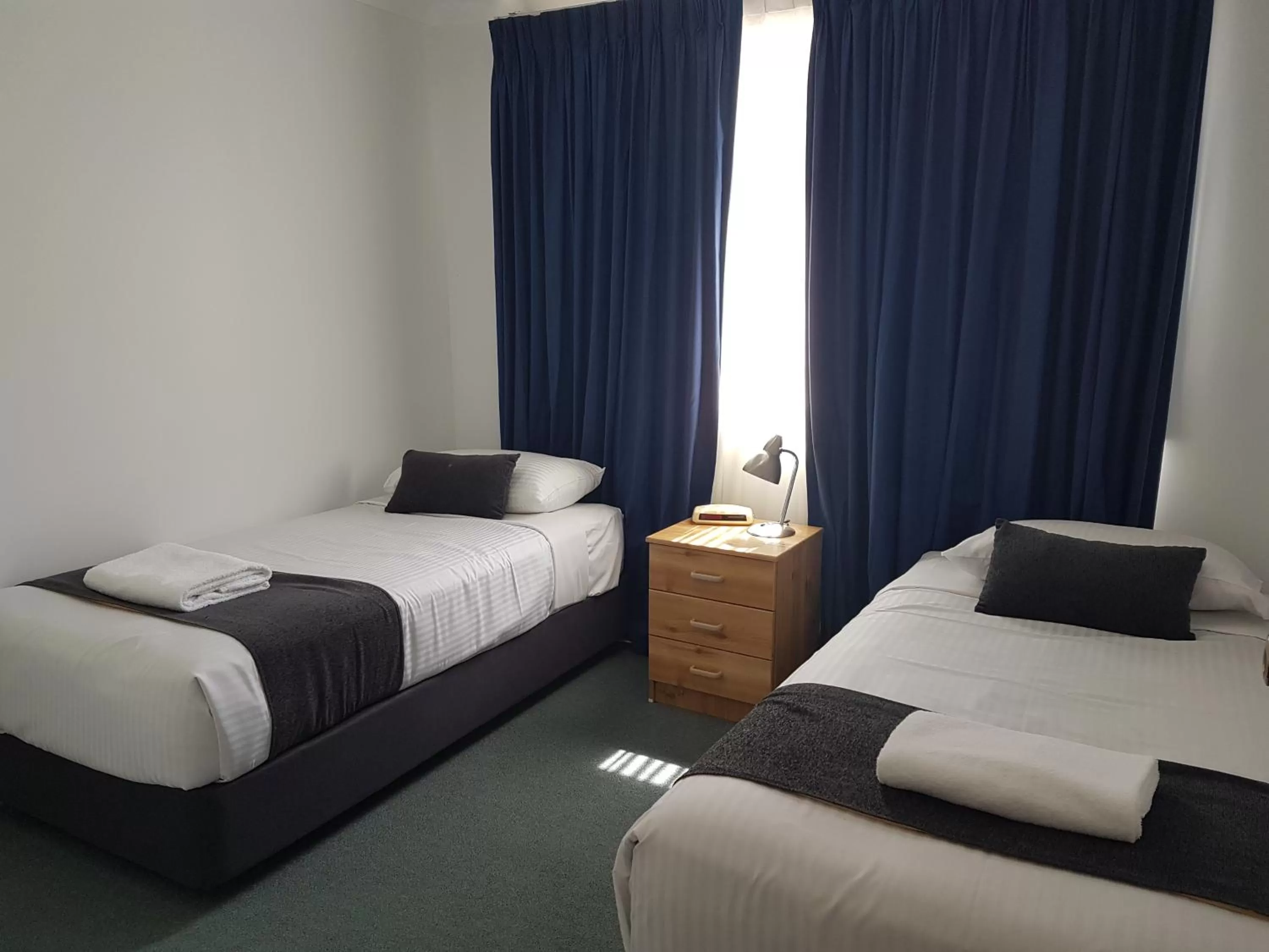 Bed in Mid City Motor Inn Singleton