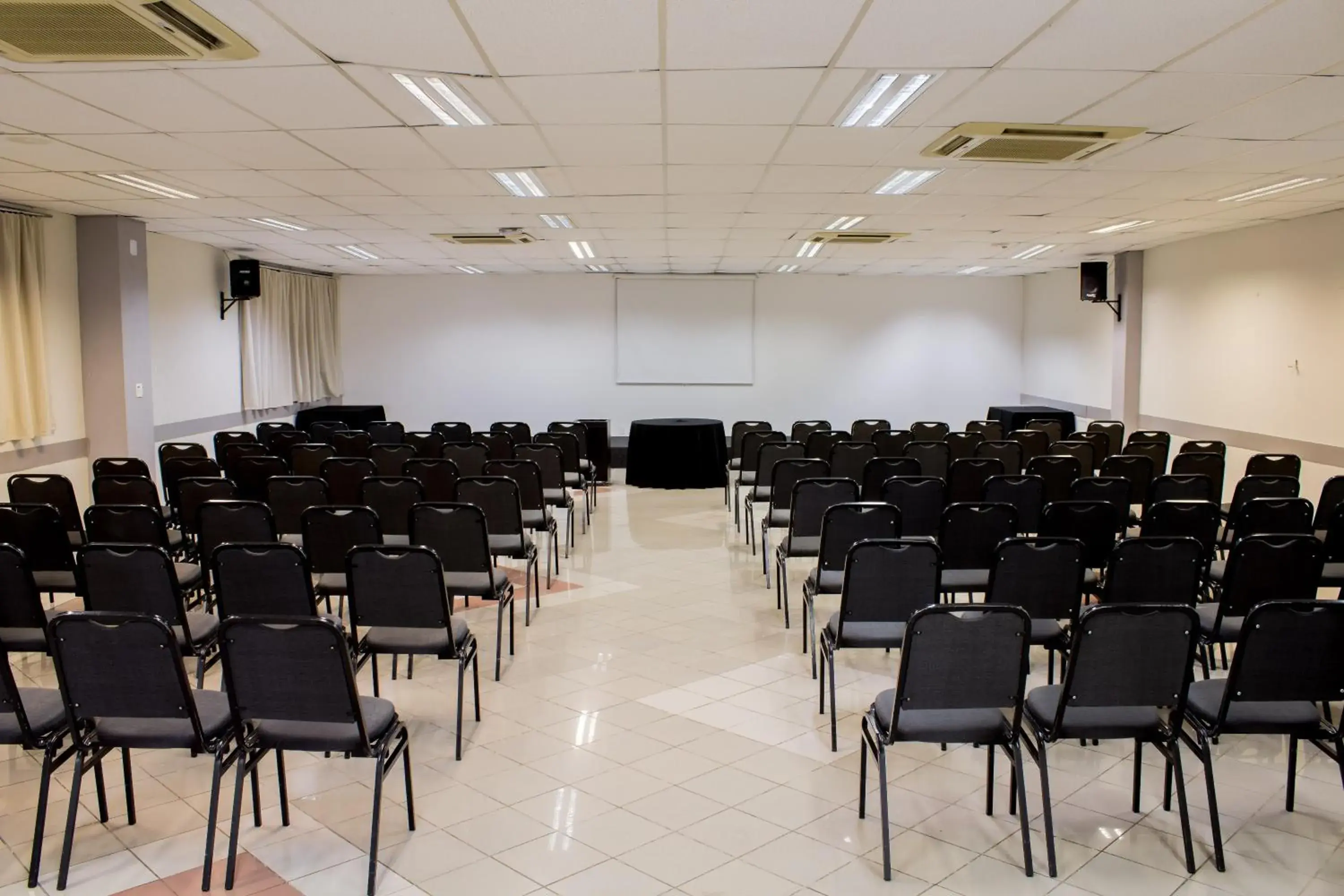 Business facilities in Tower Franca Hotel