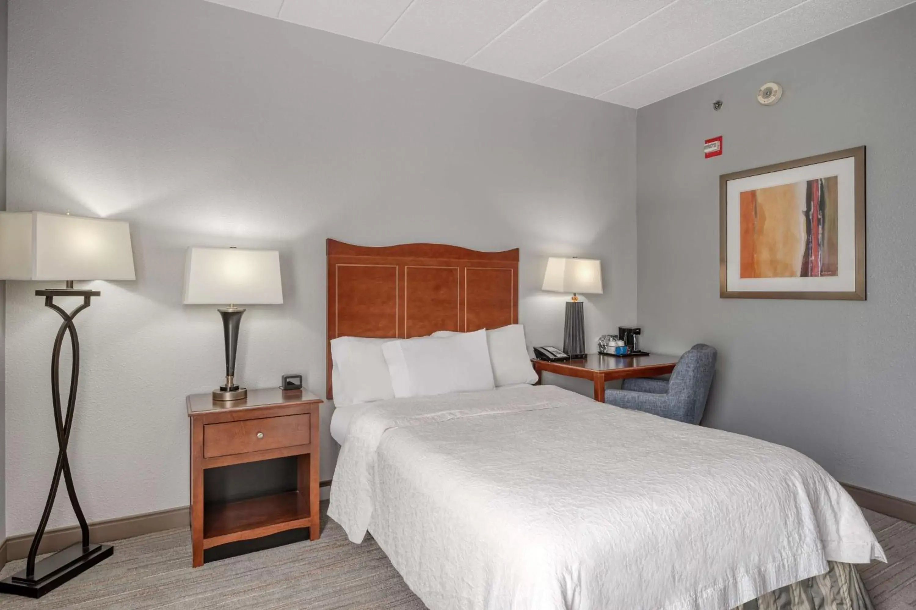 Bedroom, Bed in Hampton Inn Baltimore/White Marsh