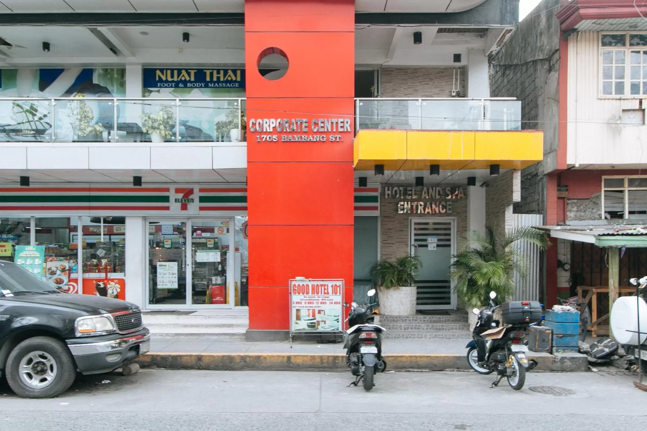 Property building in RedDoorz near Bambang Station