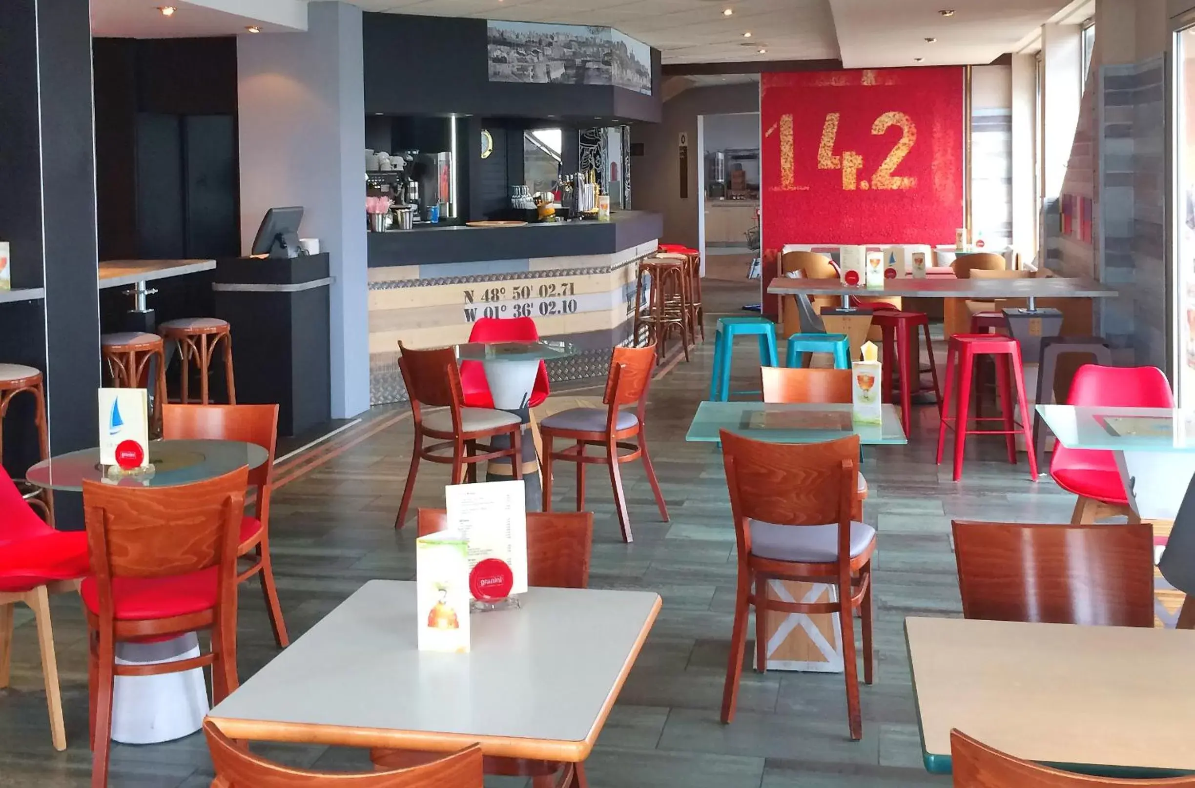 Lounge or bar, Restaurant/Places to Eat in ibis Granville Port De Plaisance
