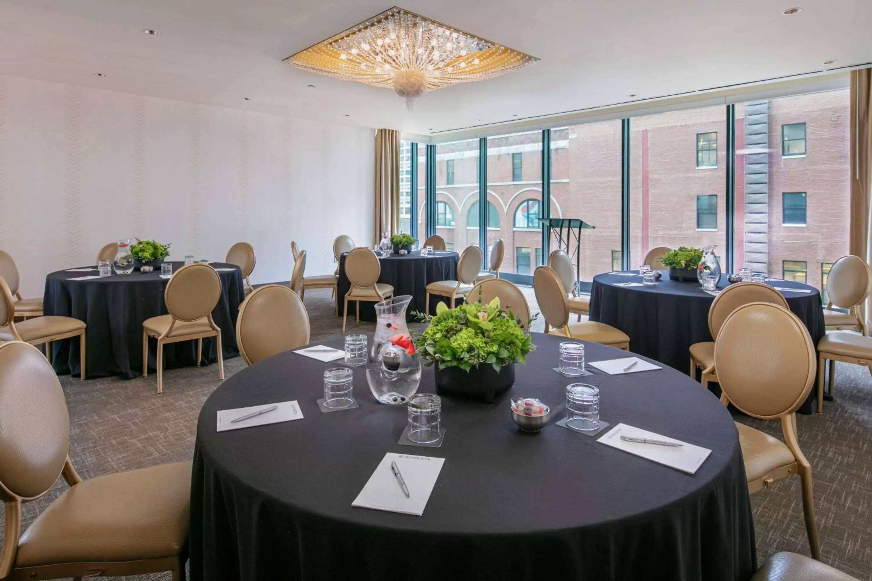 Meeting/conference room, Restaurant/Places to Eat in The Royal Sonesta Chicago River North