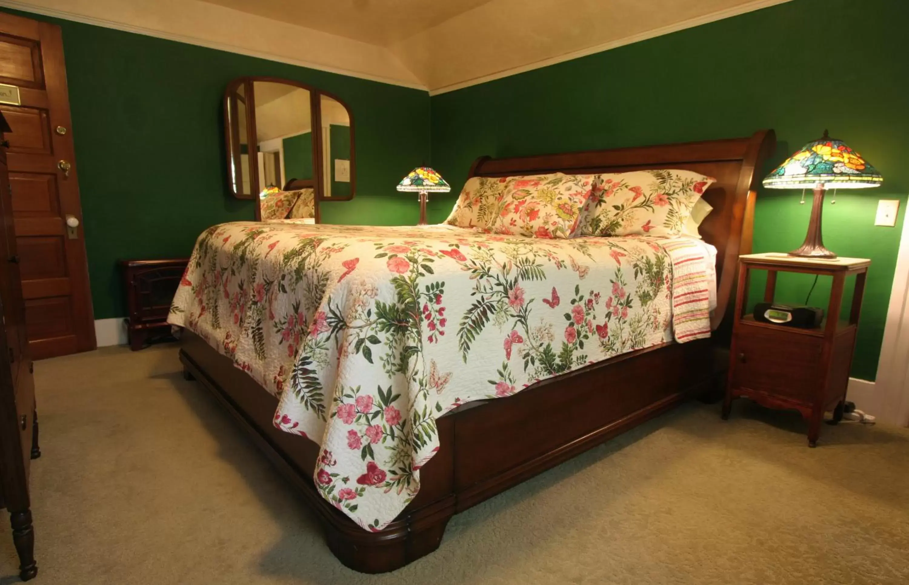 Photo of the whole room, Bed in Kangaroo House Bed & Breakfast