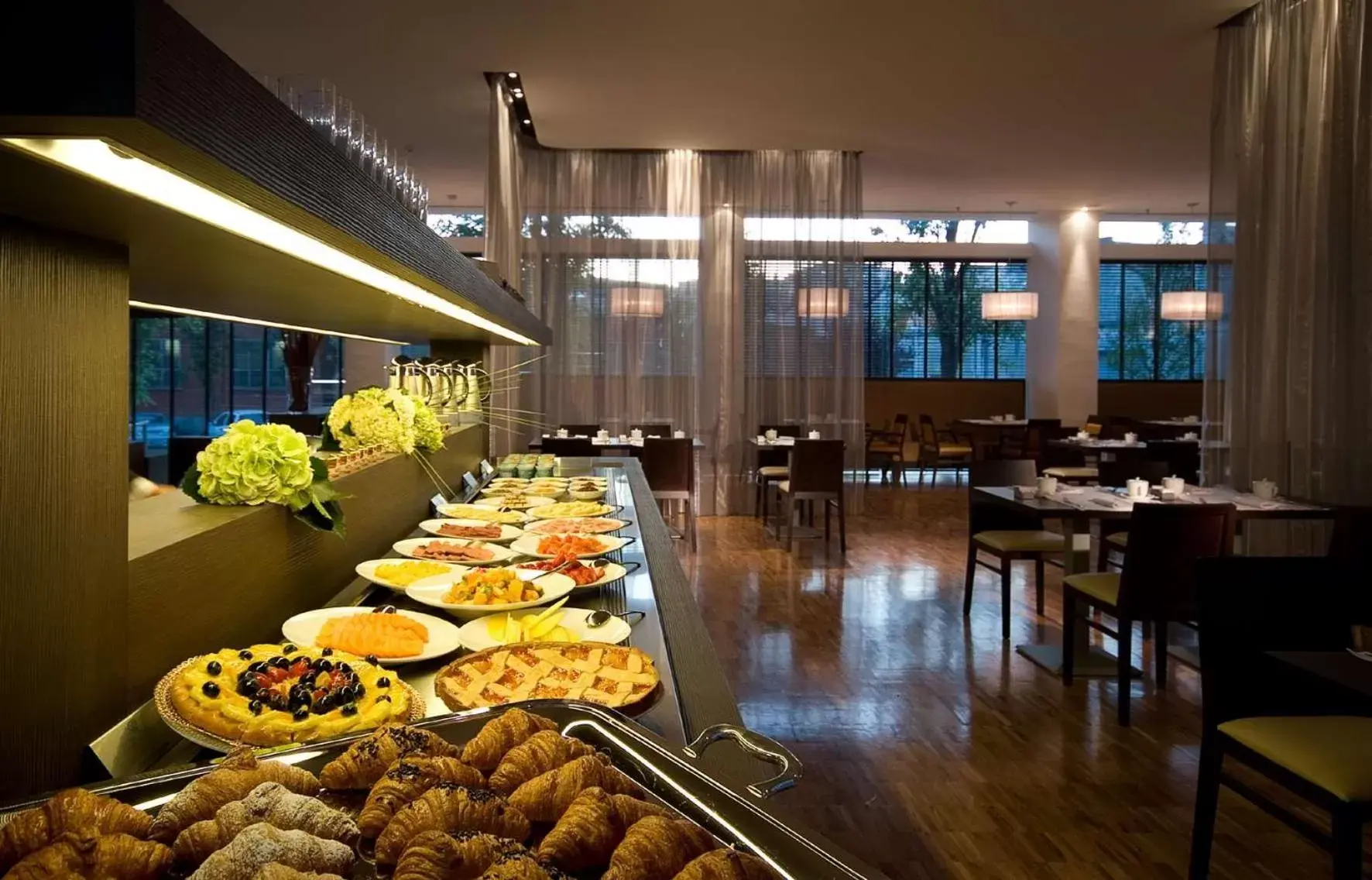 Restaurant/Places to Eat in DoubleTree By Hilton Milan