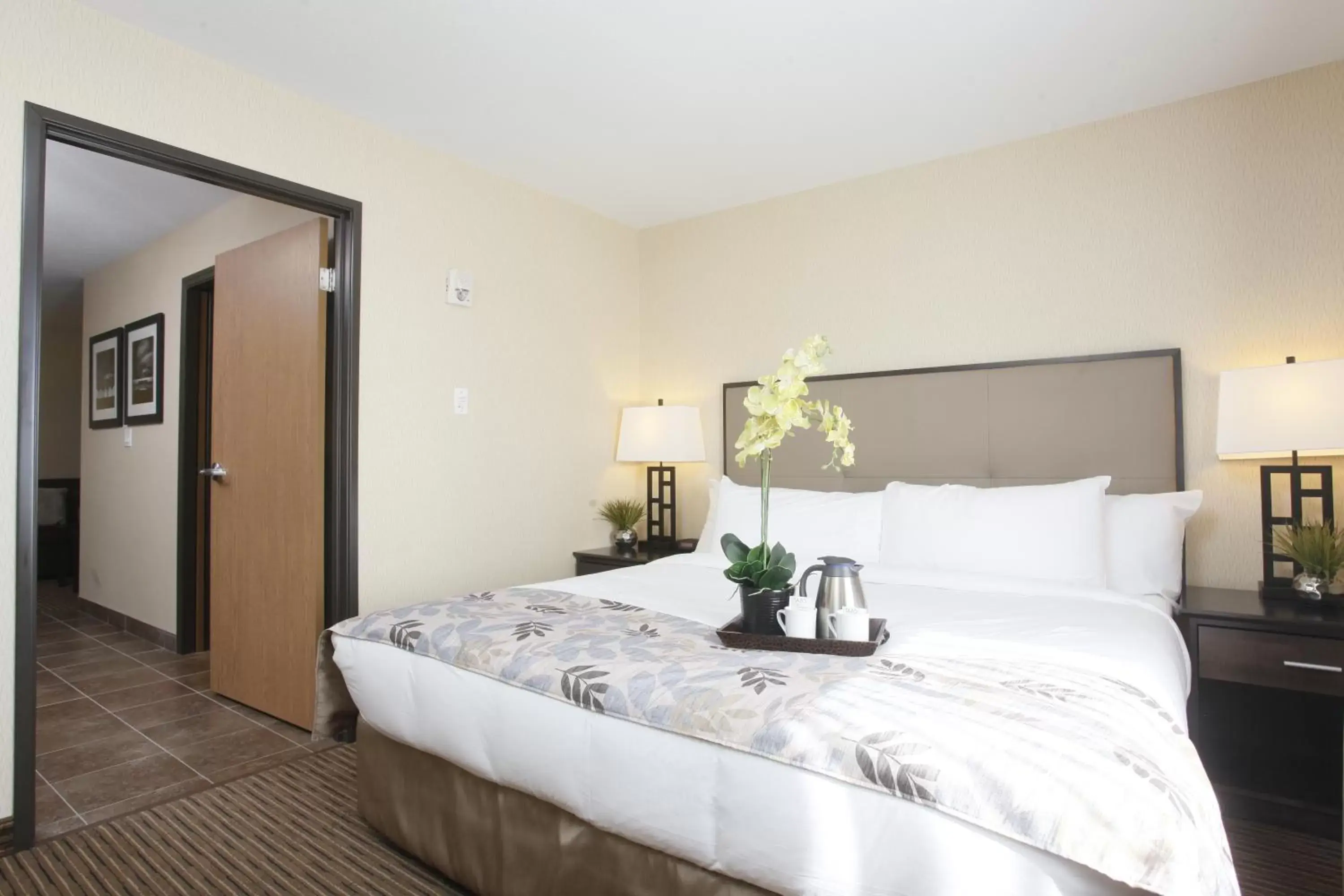 Deluxe Suite in Pomeroy Inn & Suites at Olds College Deluxe Suite in Pomeroy Inn & Suites at Olds College