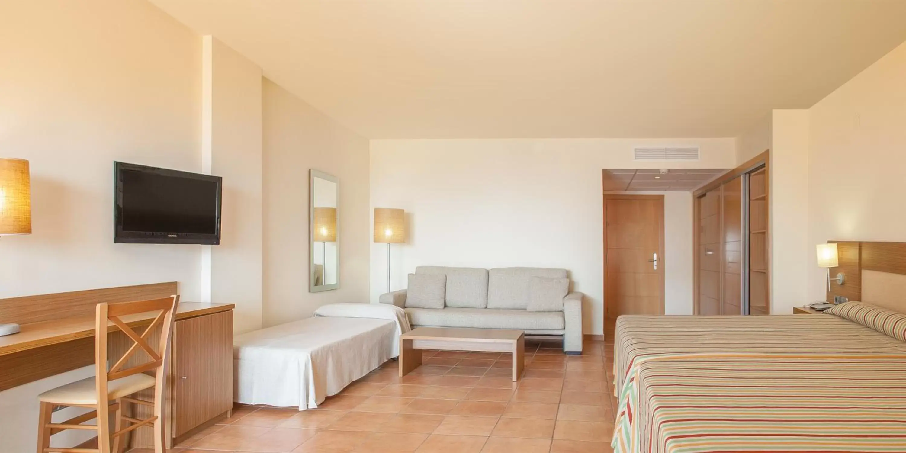 Bedroom, Seating Area in Hotel RH Casablanca Suites