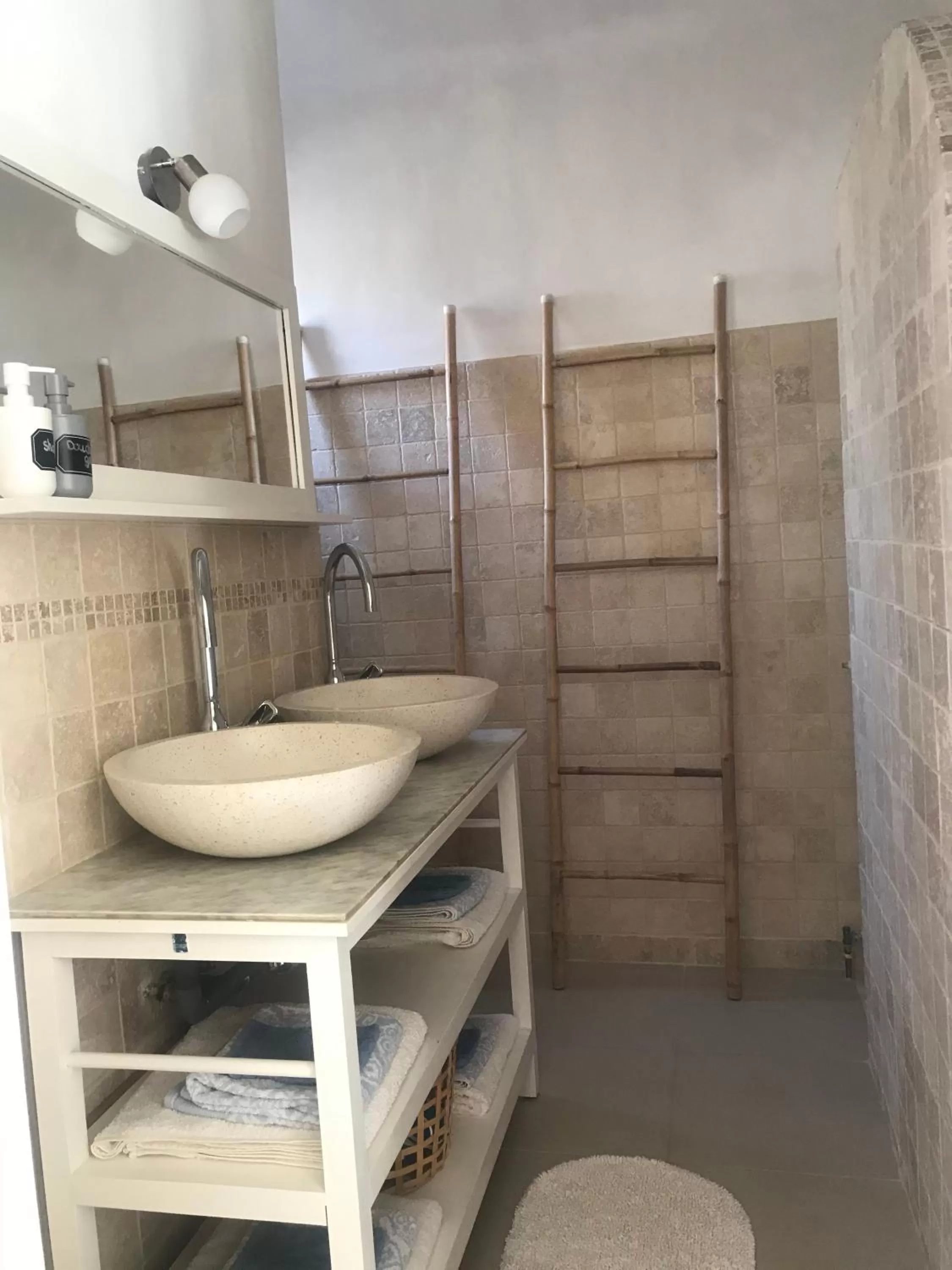 Bathroom in La Perle des Montagnes - Bed and breakfast - Chambre d hôte