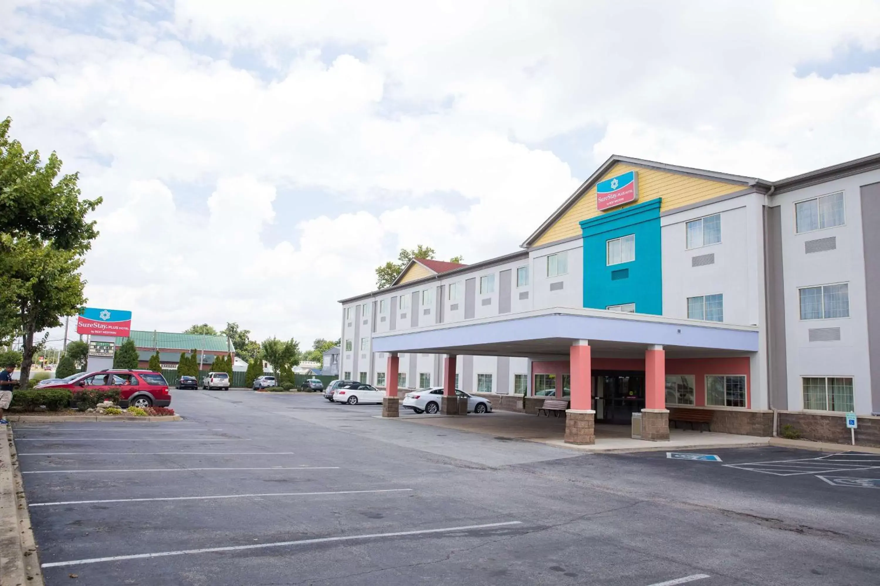 Property Building in SureStay Plus by Best Western Louisville Airport Expo