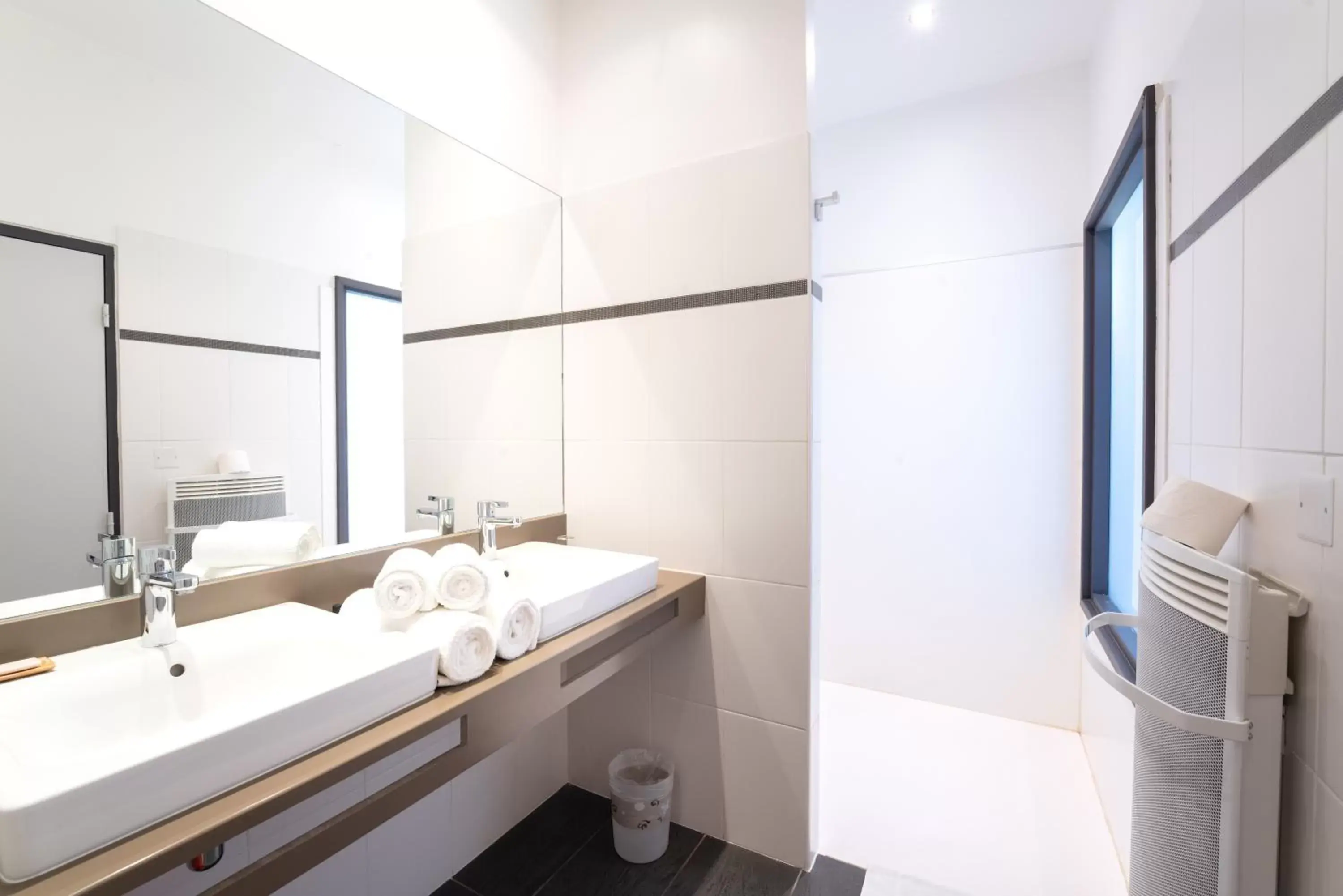 Shower, Bathroom in Le Manoir d'Agnès