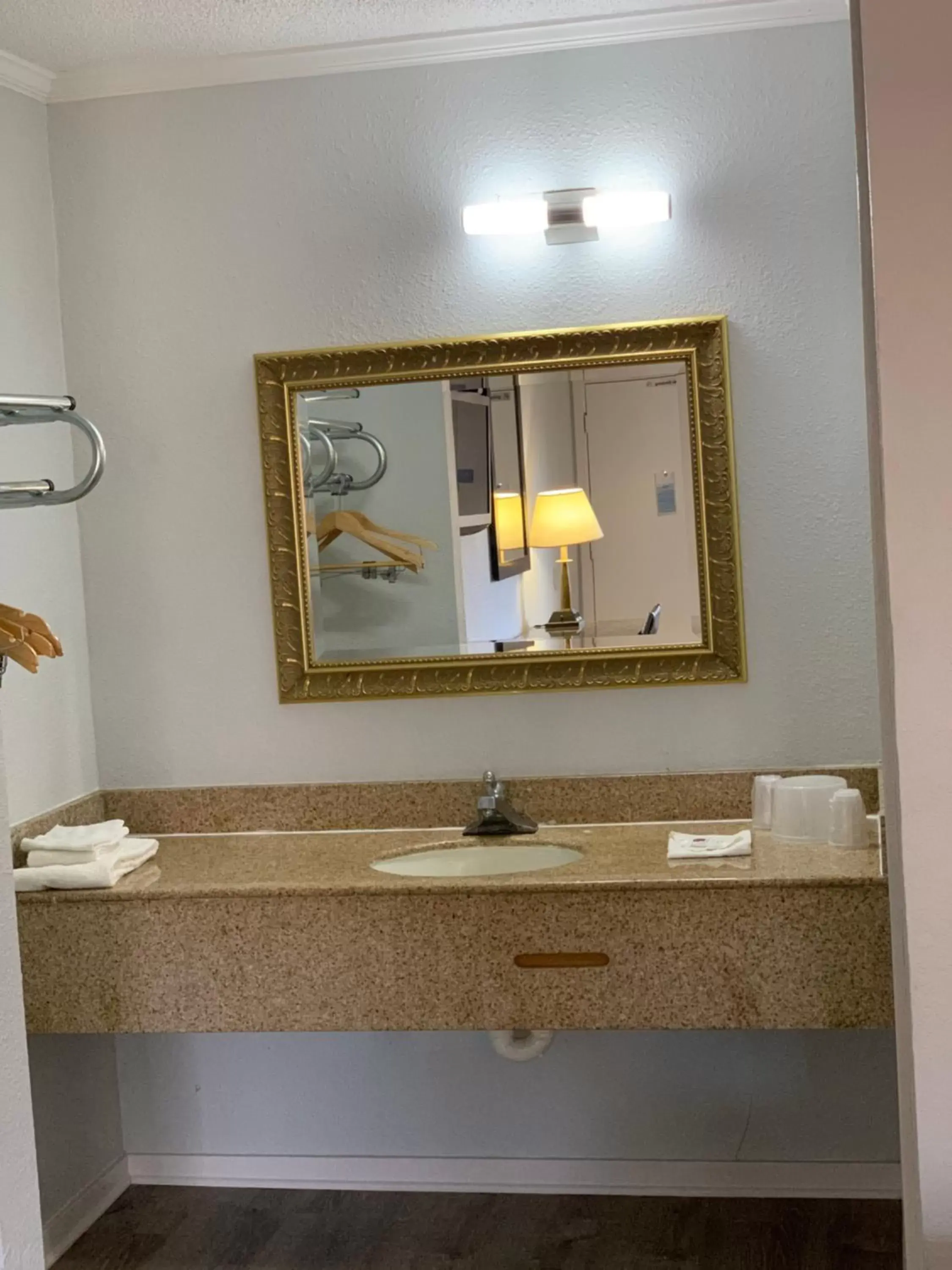 Bathroom in Motel 6 Newport News, VA – Fort Eustis