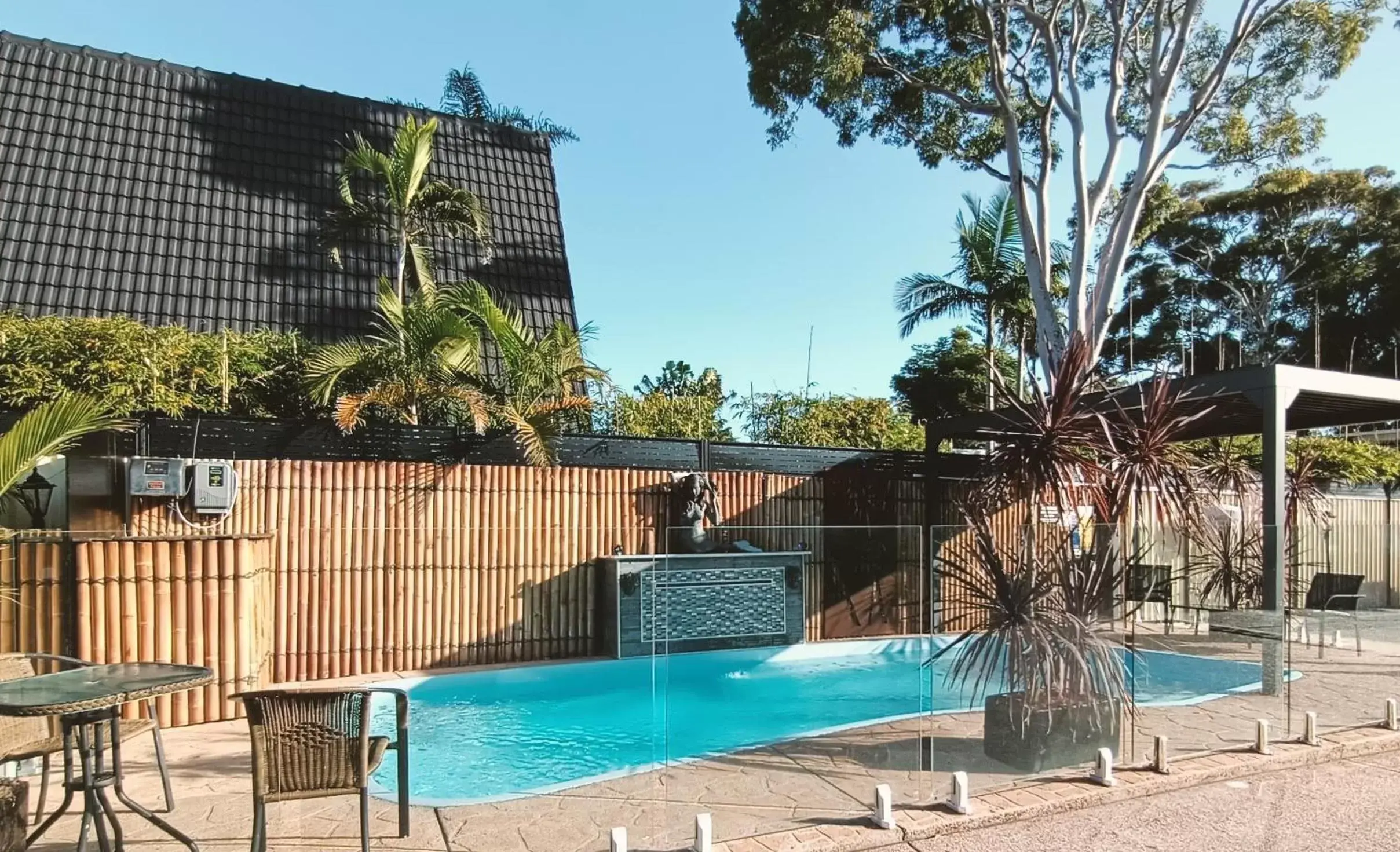 Swimming Pool in Admiral Nelson Motor Inn