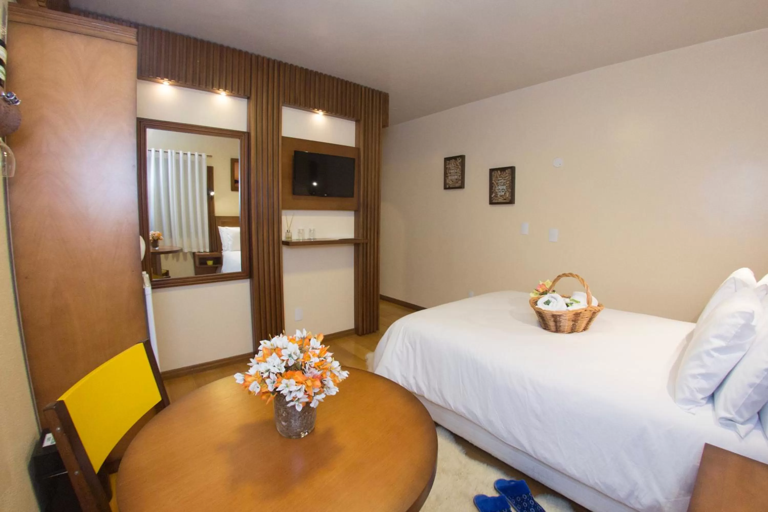 Bed in Pousada Green House by Conrado Vitali