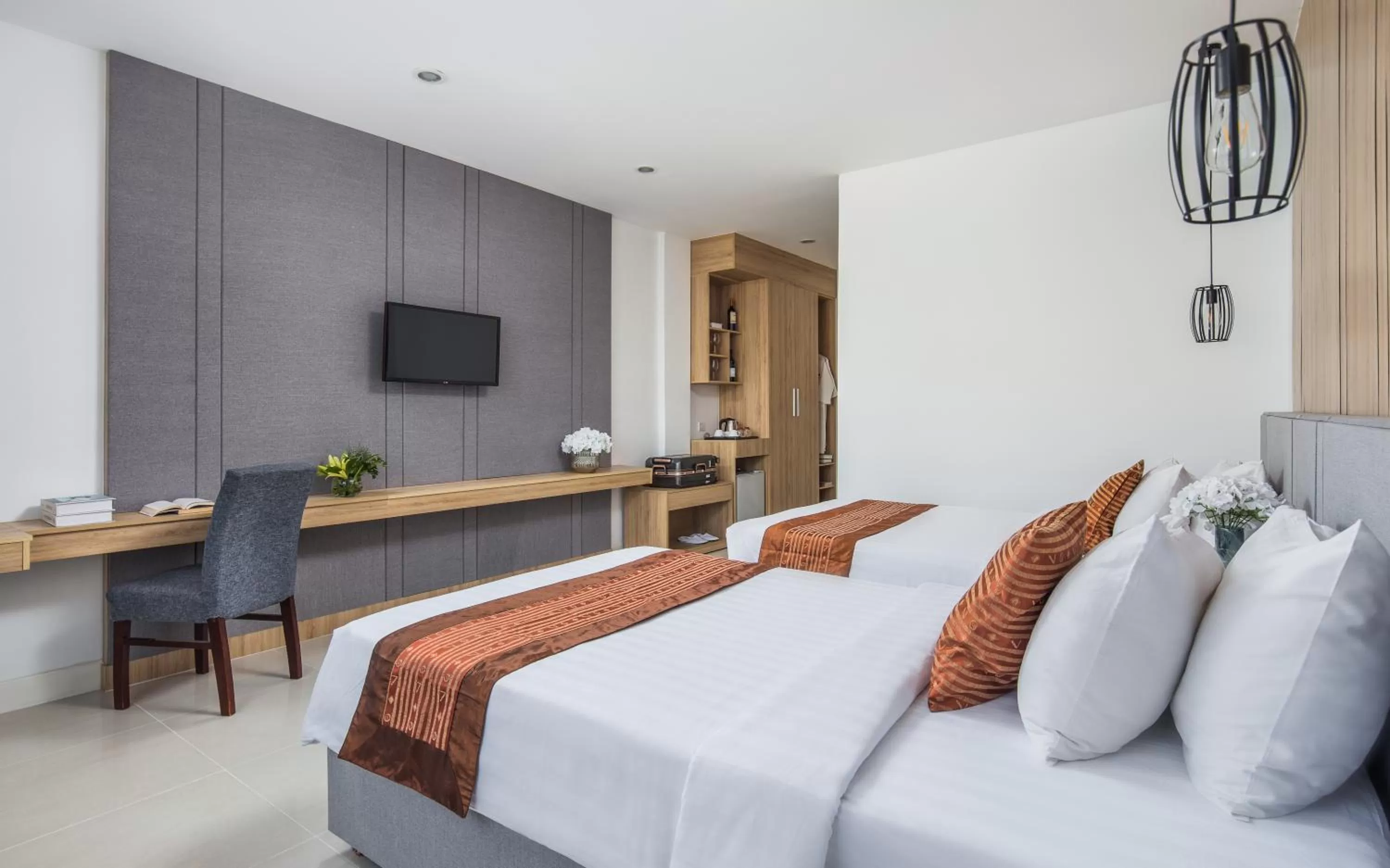 Photo of the whole room, Bed in Altos Hotel